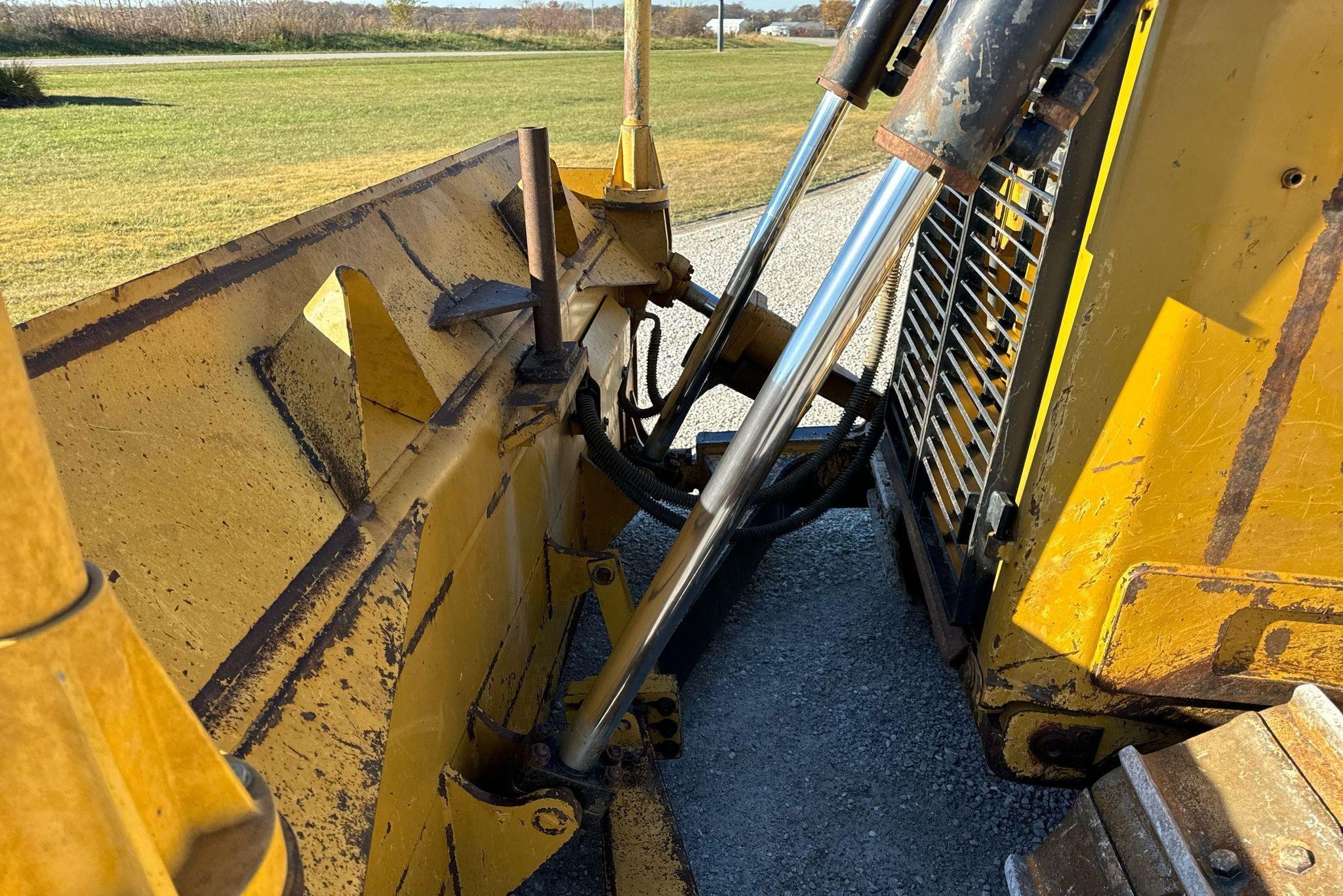 gallery 2011 Caterpillar D6T XL dozer