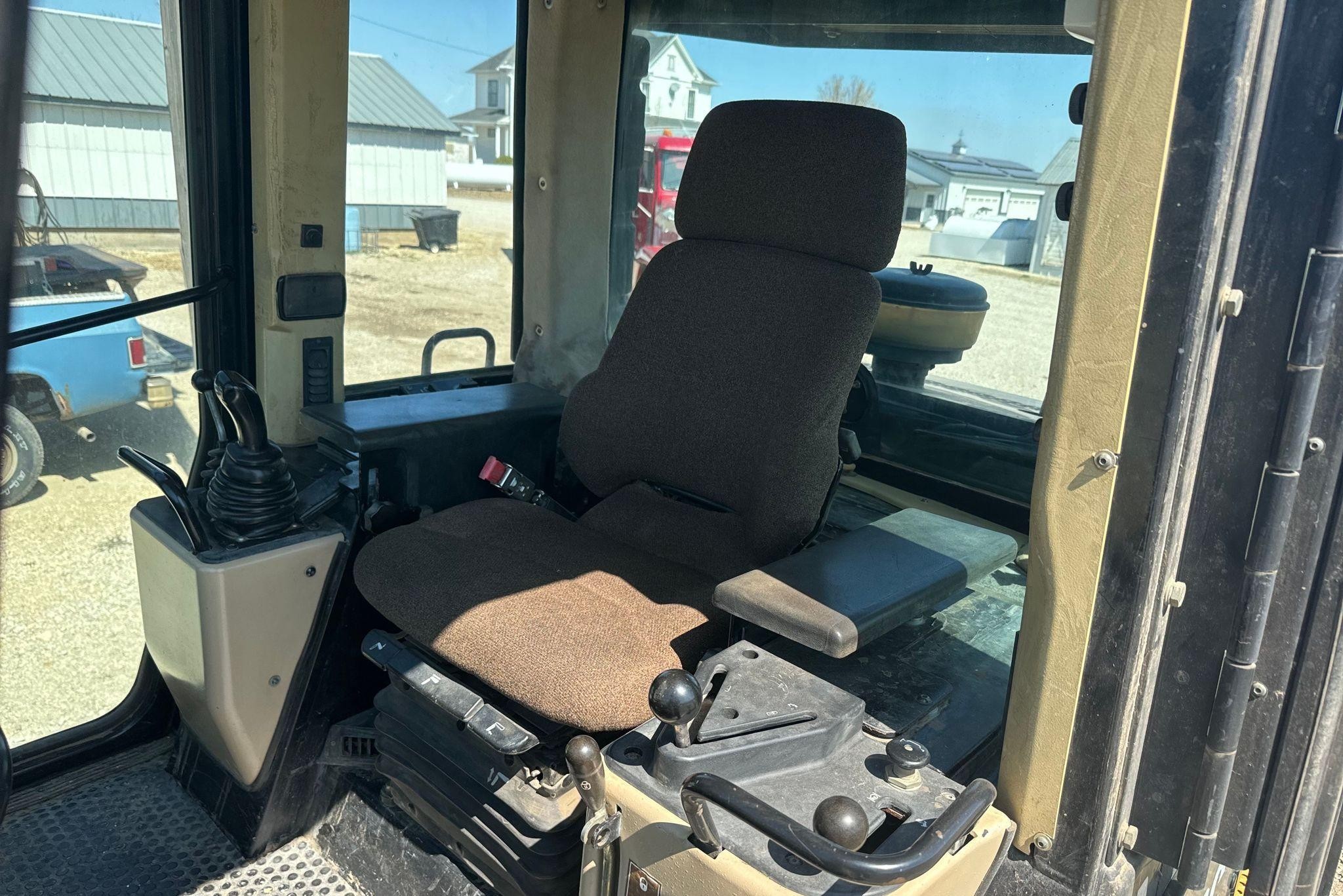 gallery 2002 Caterpillar 953C track loader