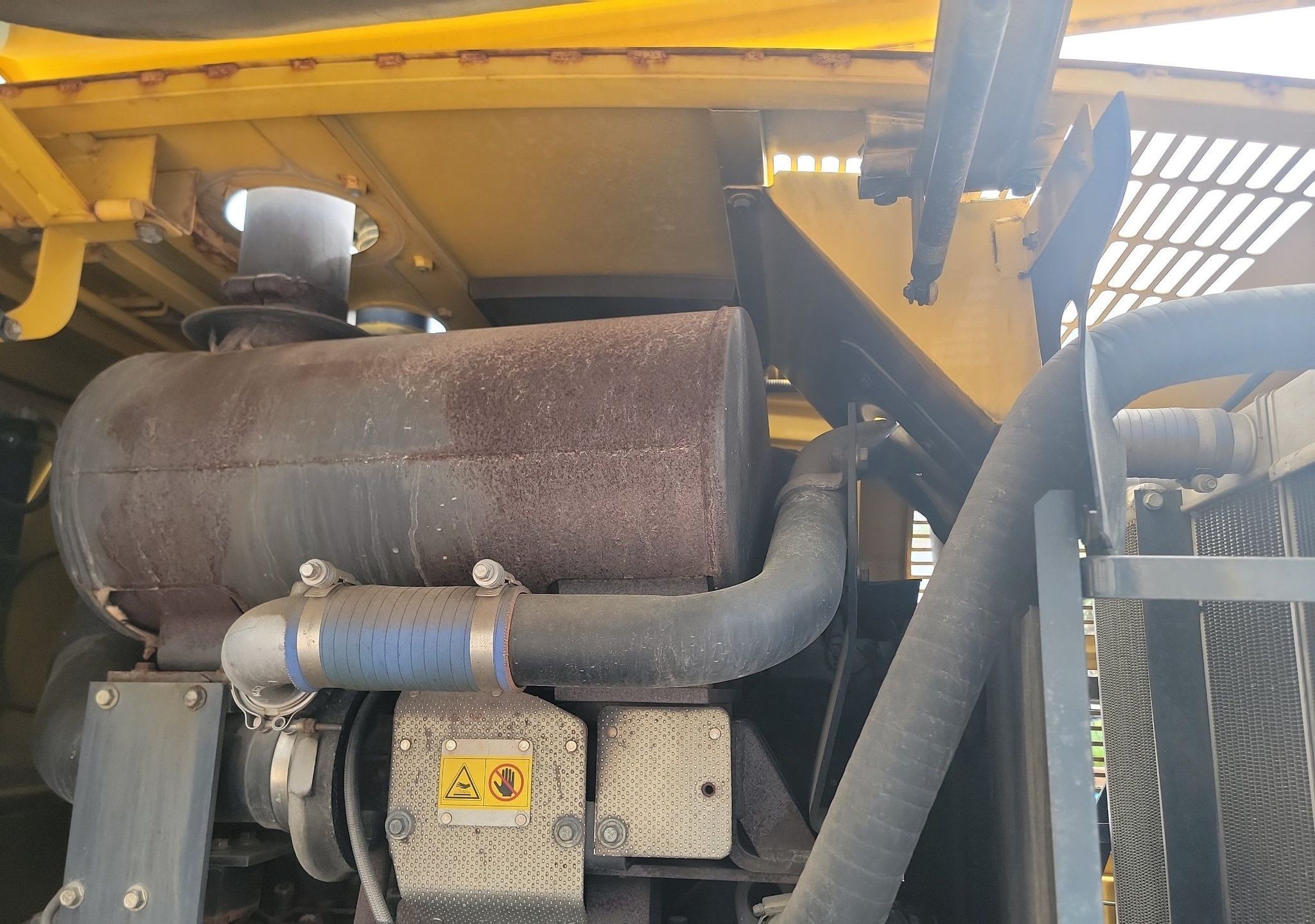 gallery 2005 Komatsu WA320 wheel loader
