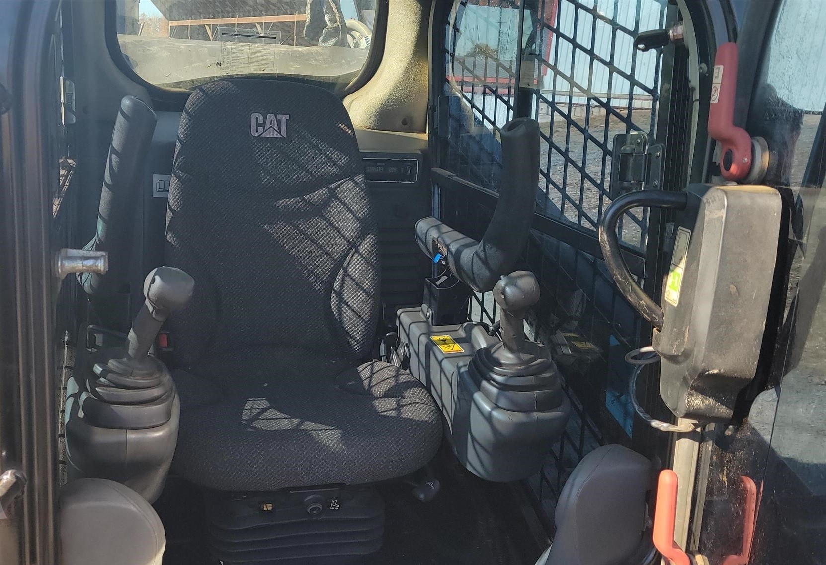 gallery 2017 CATERPILLAR 299D2 Skid Steer