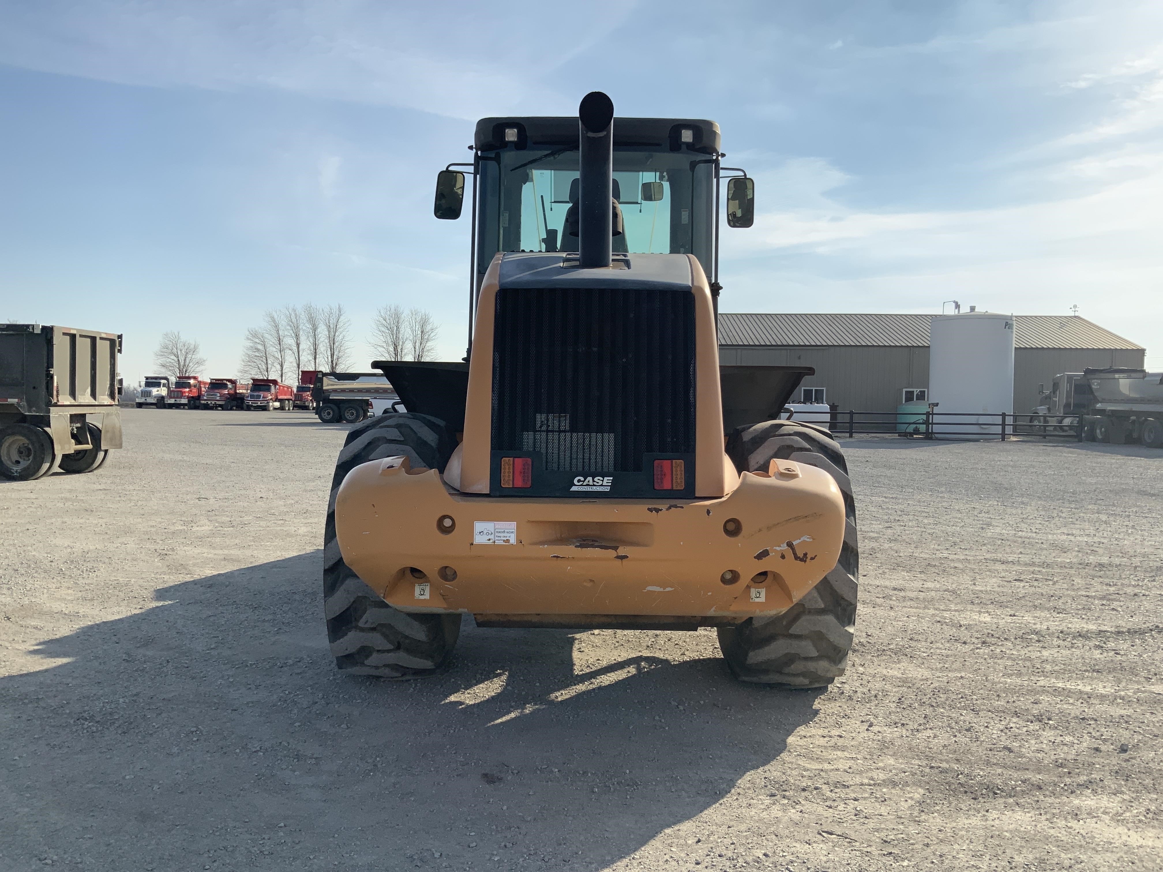 gallery 2013 Case 821F Wheel Loader