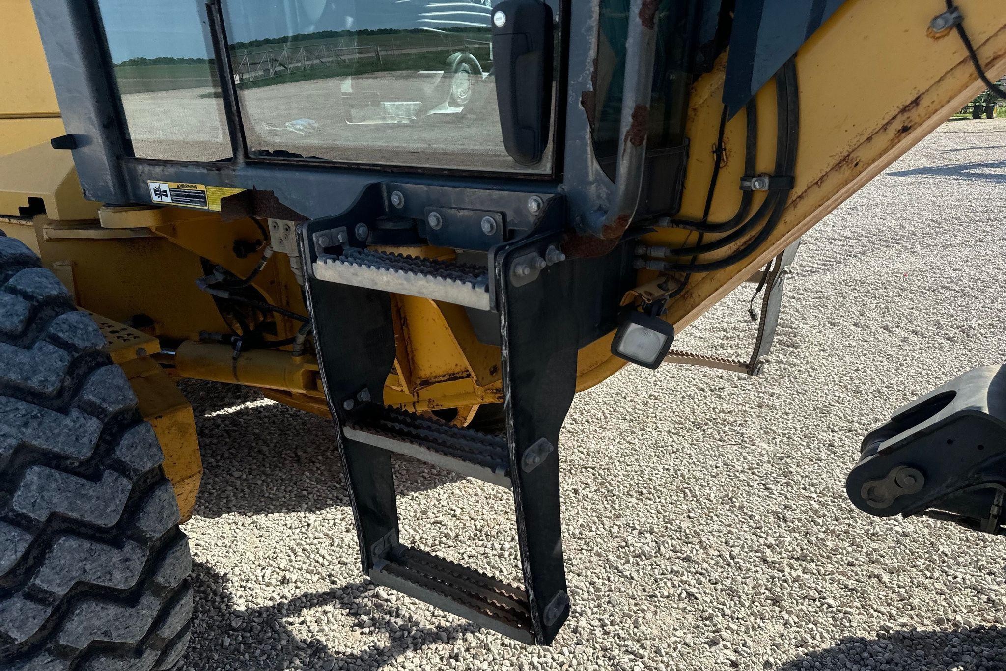 gallery 2013 John Deere 772G motor grader