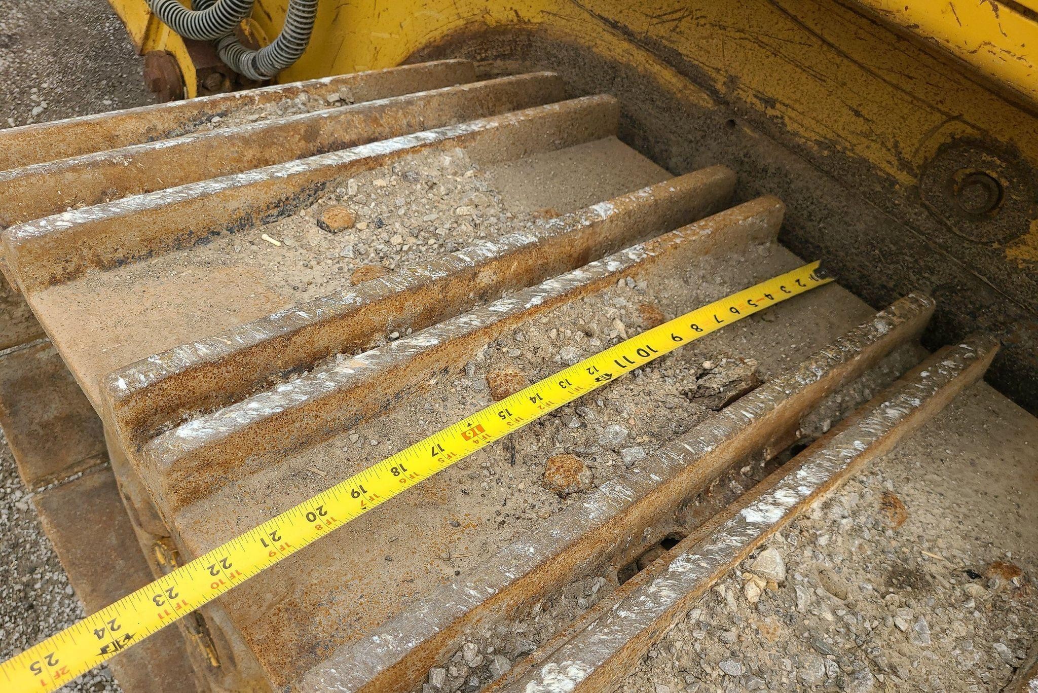gallery 2008 Caterpillar 963D track loader