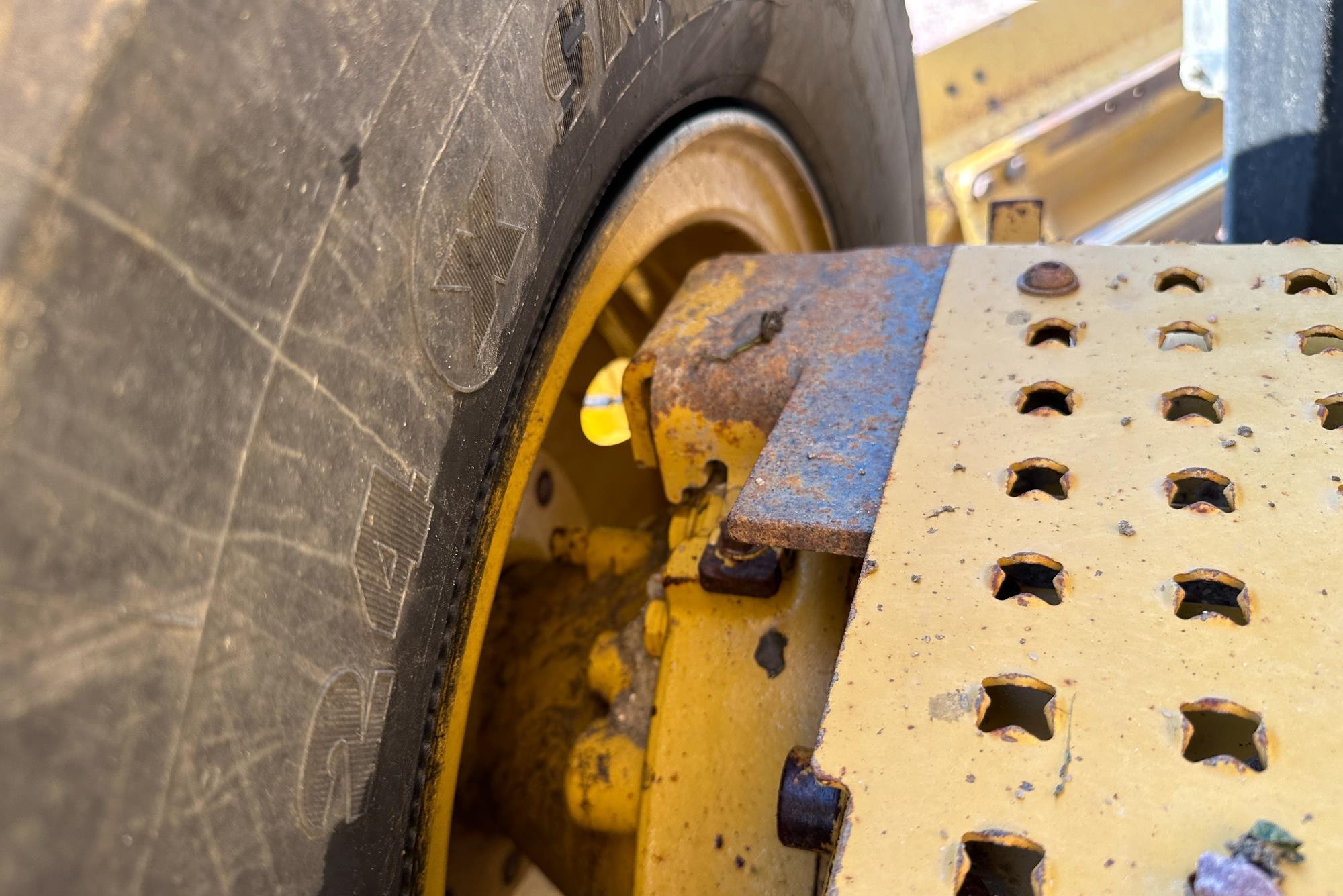 gallery 2014 Caterpillar 140M2 VHP Plus Motor Grader
