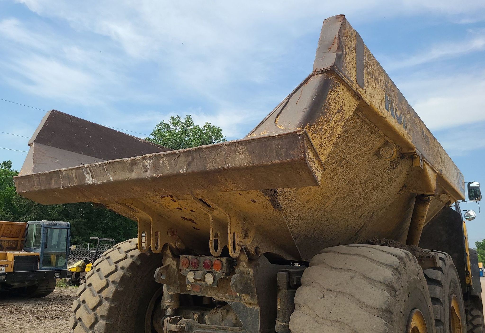 gallery 2013 Komatsu HM400-3 haul truck
