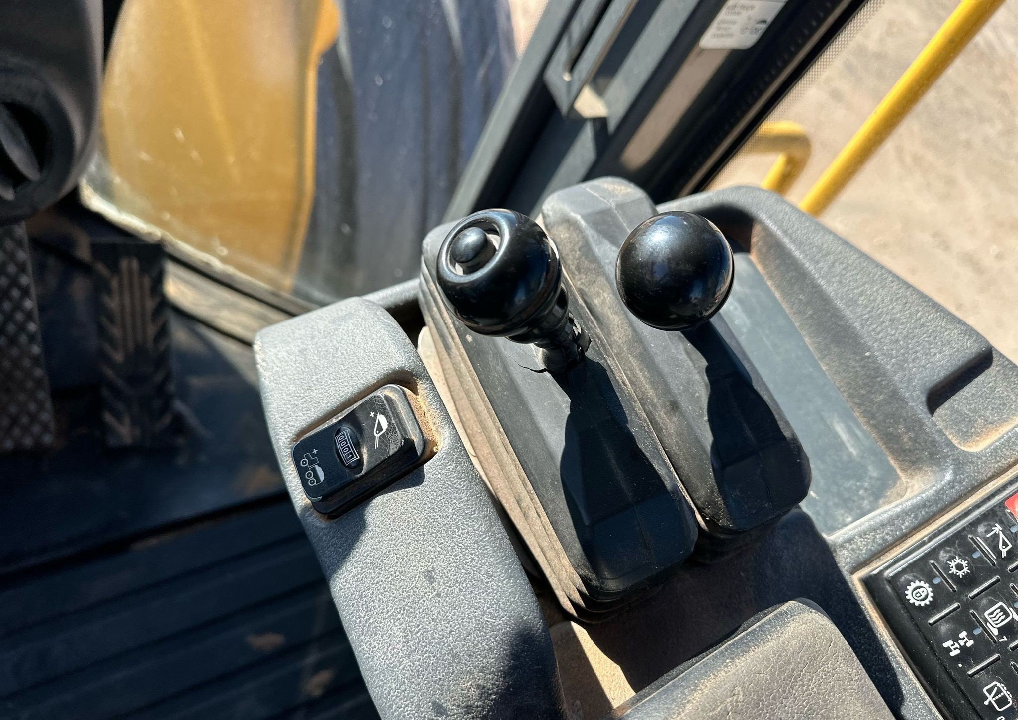 gallery 2012 John Deere 744K wheel loader