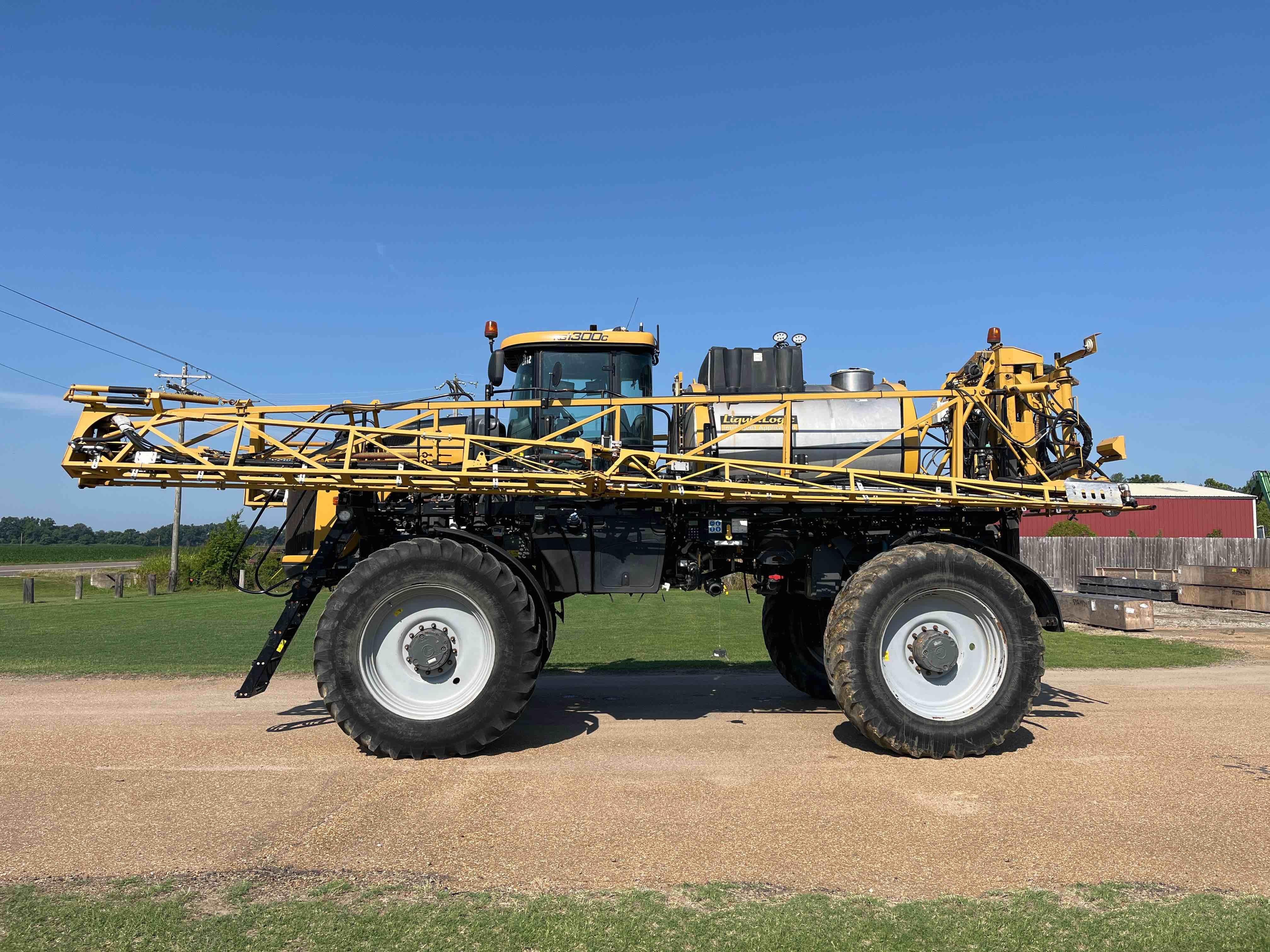 gallery 2019 RoGator RG1300C Self-Propelled Sprayer