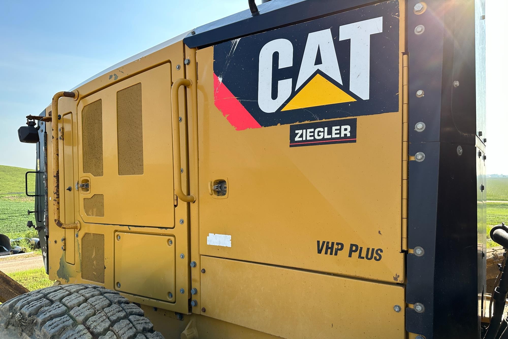 gallery 2014 Caterpillar 140M2 VHP Plus Motor Grader