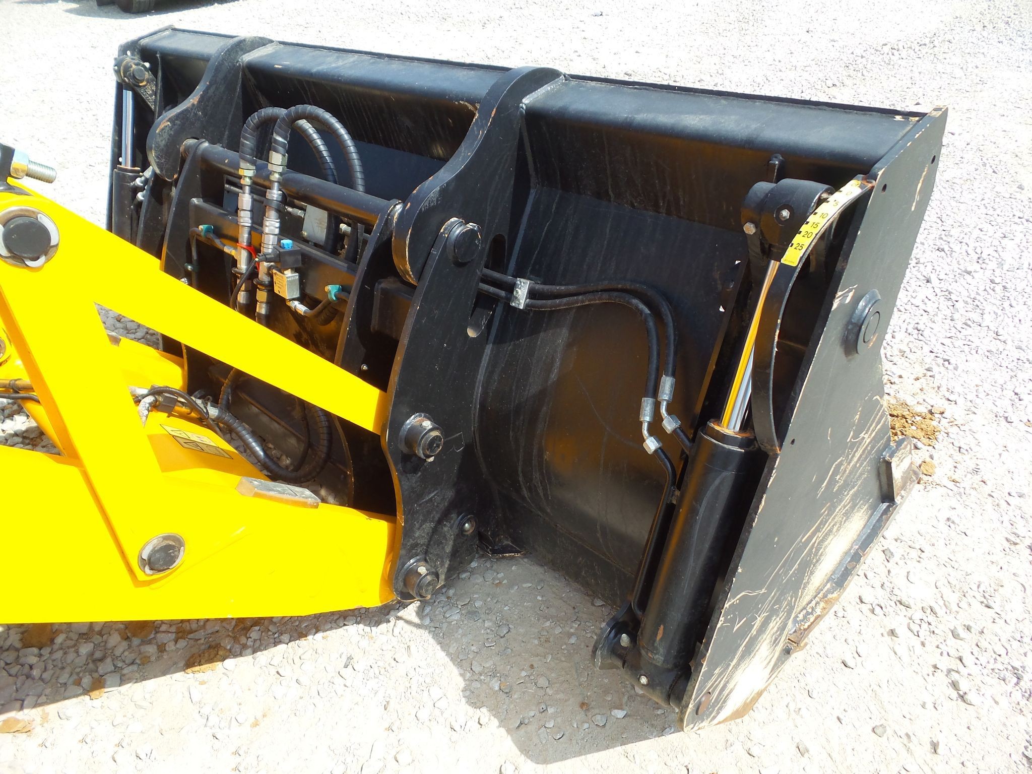 gallery 2016 JCB 3CX-15 backhoe