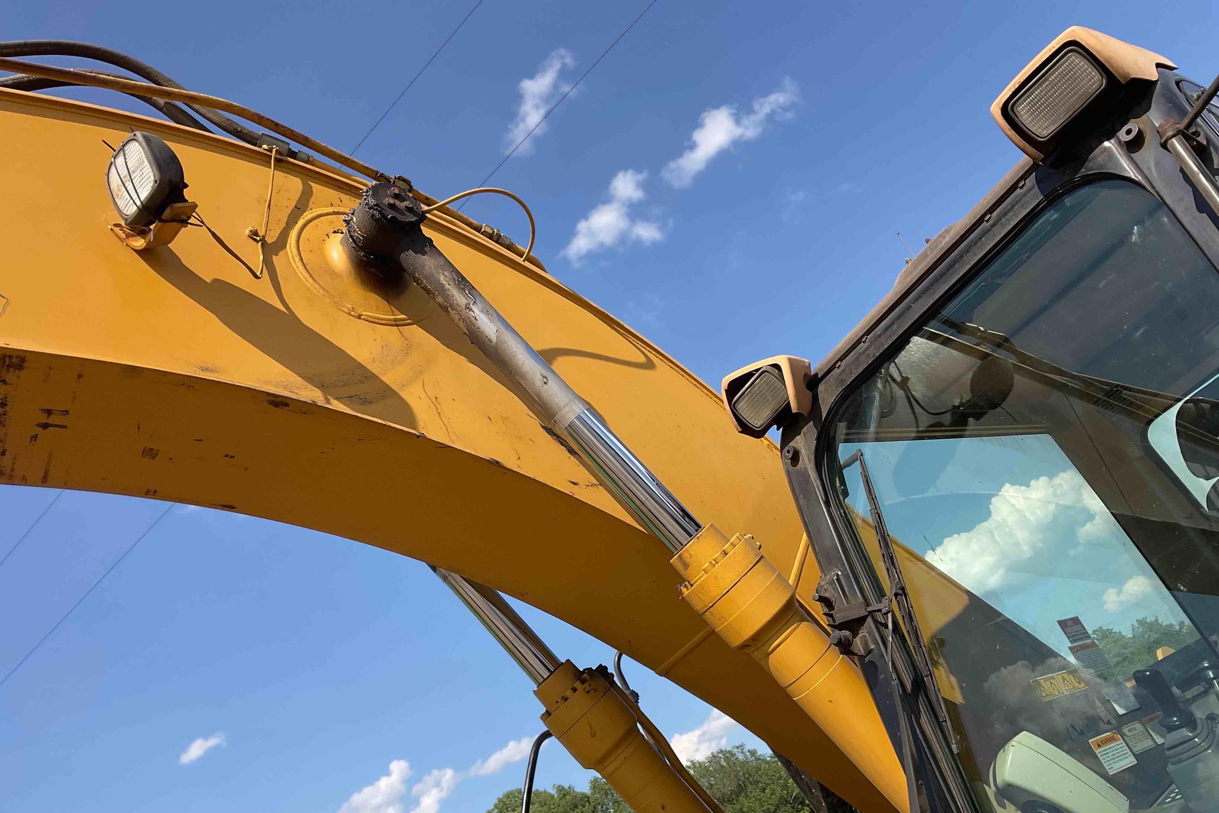gallery 2004 Caterpillar 320CLU Excavator