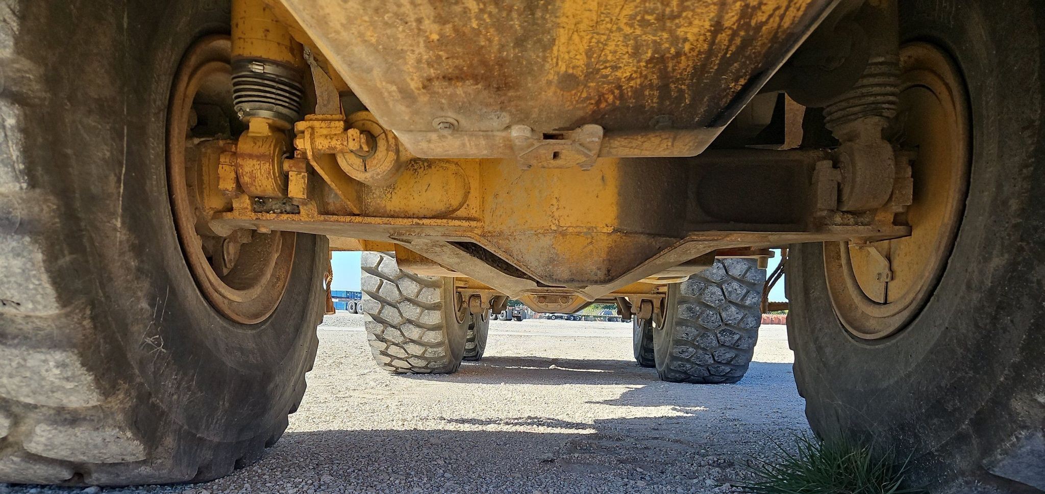 gallery 2000 John Deere 400C haul truck
