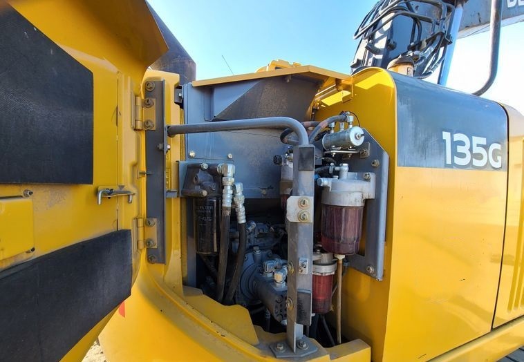 gallery 2014 John Deere 135G excavator