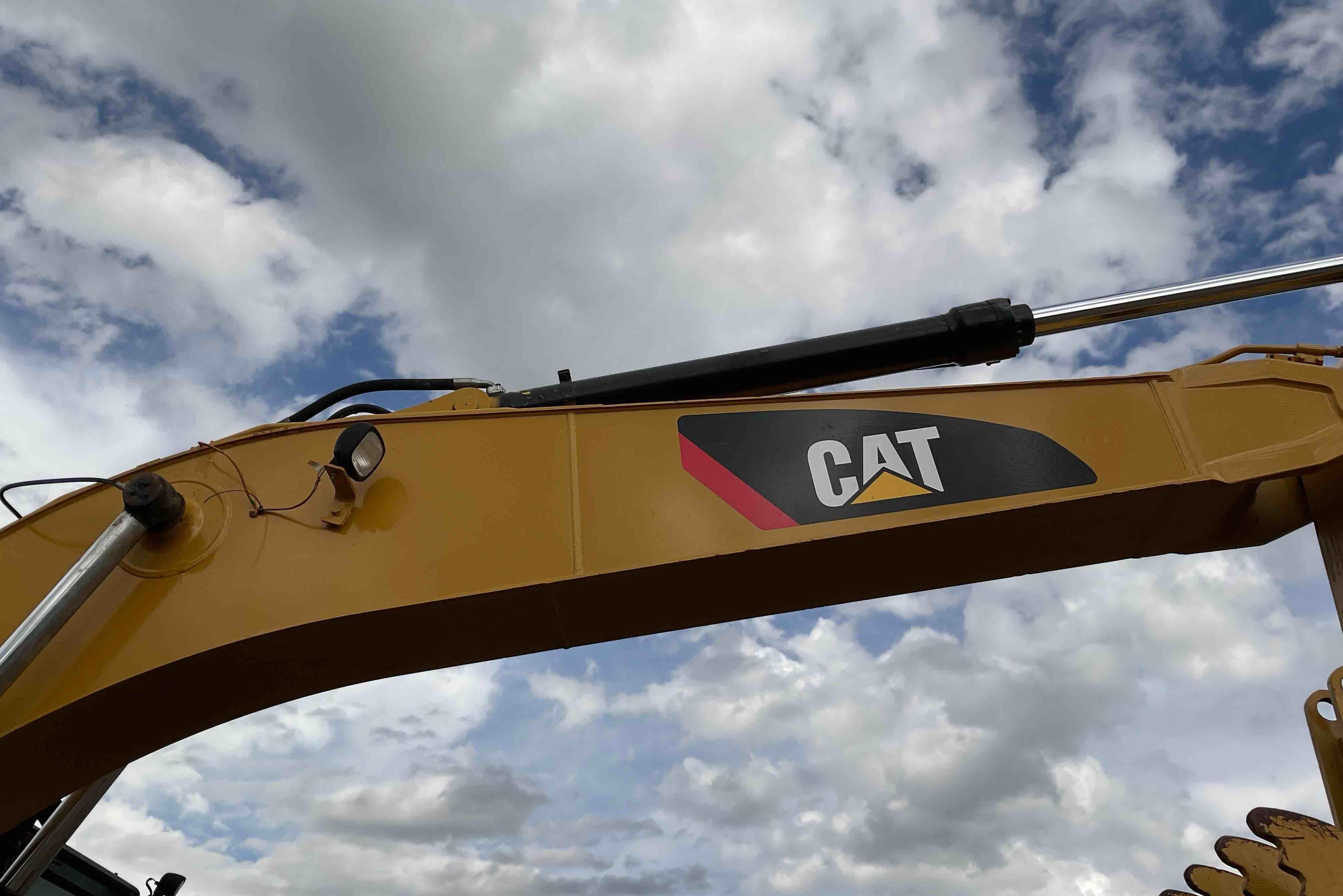 gallery 2017 Caterpillar 320FL Excavator