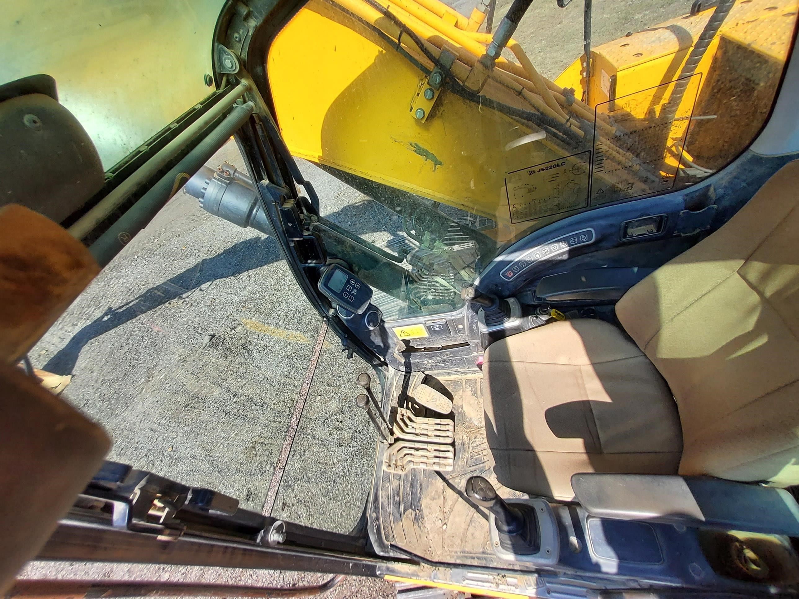 gallery 2011 JCB JS220LC Excavator