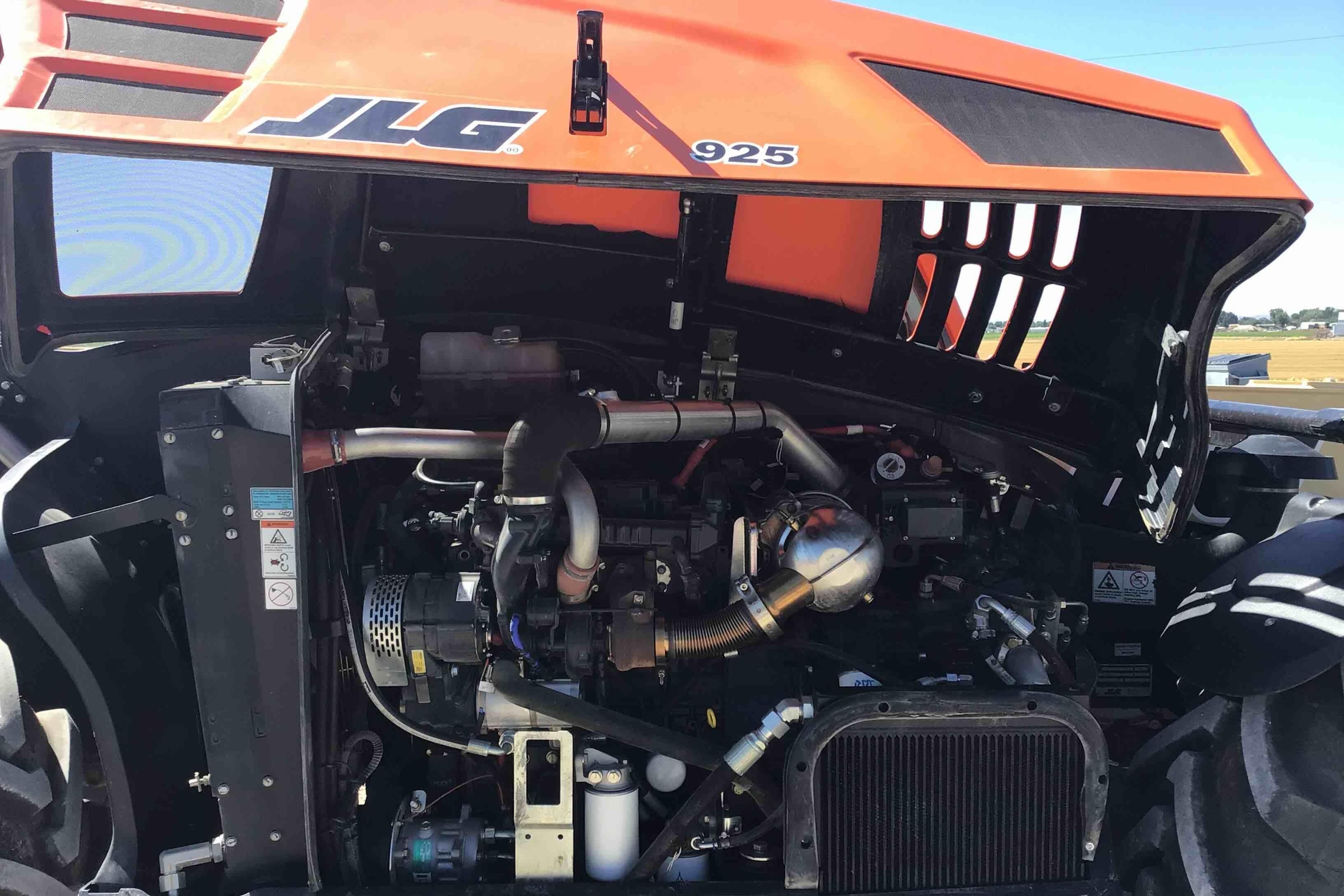 gallery 2018 JLG 925 4x4x4 Telehandler