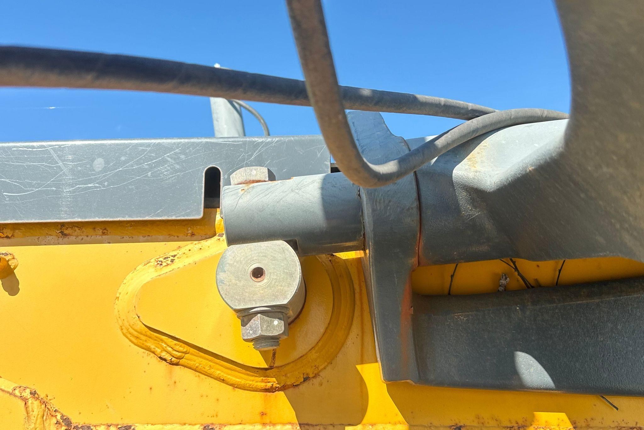 gallery 2013 John Deere 772G motor grader