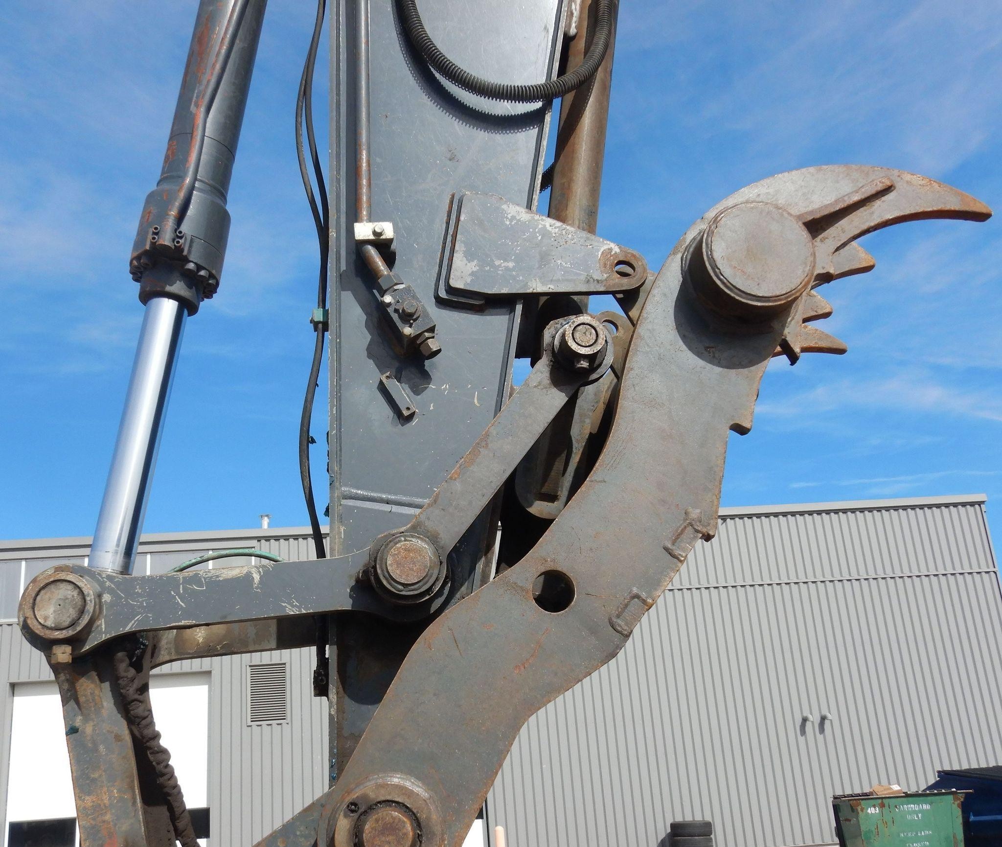 gallery 2011 John Deere 240DLC excavator