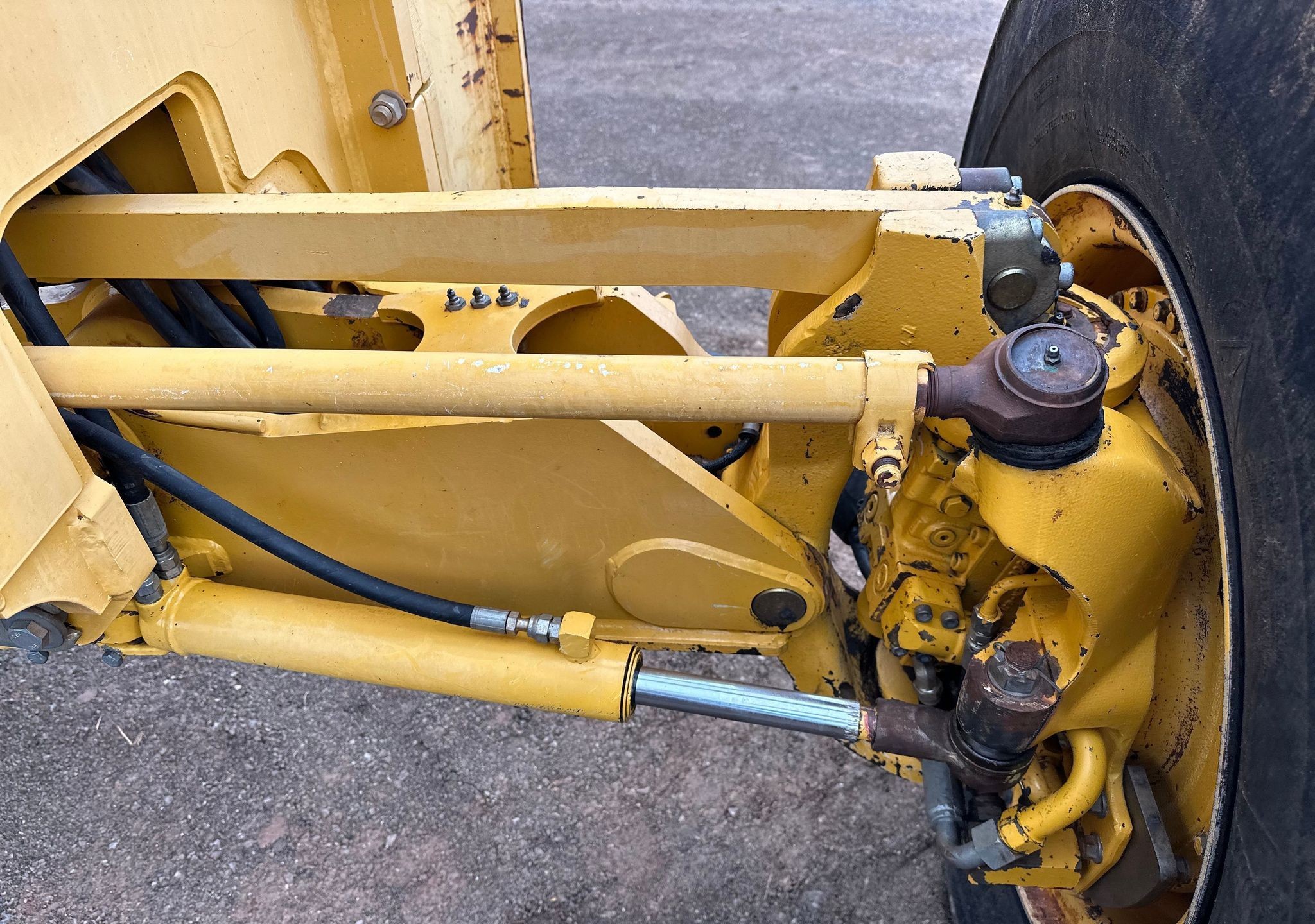 gallery 2013 John Deere 772GP motor grader