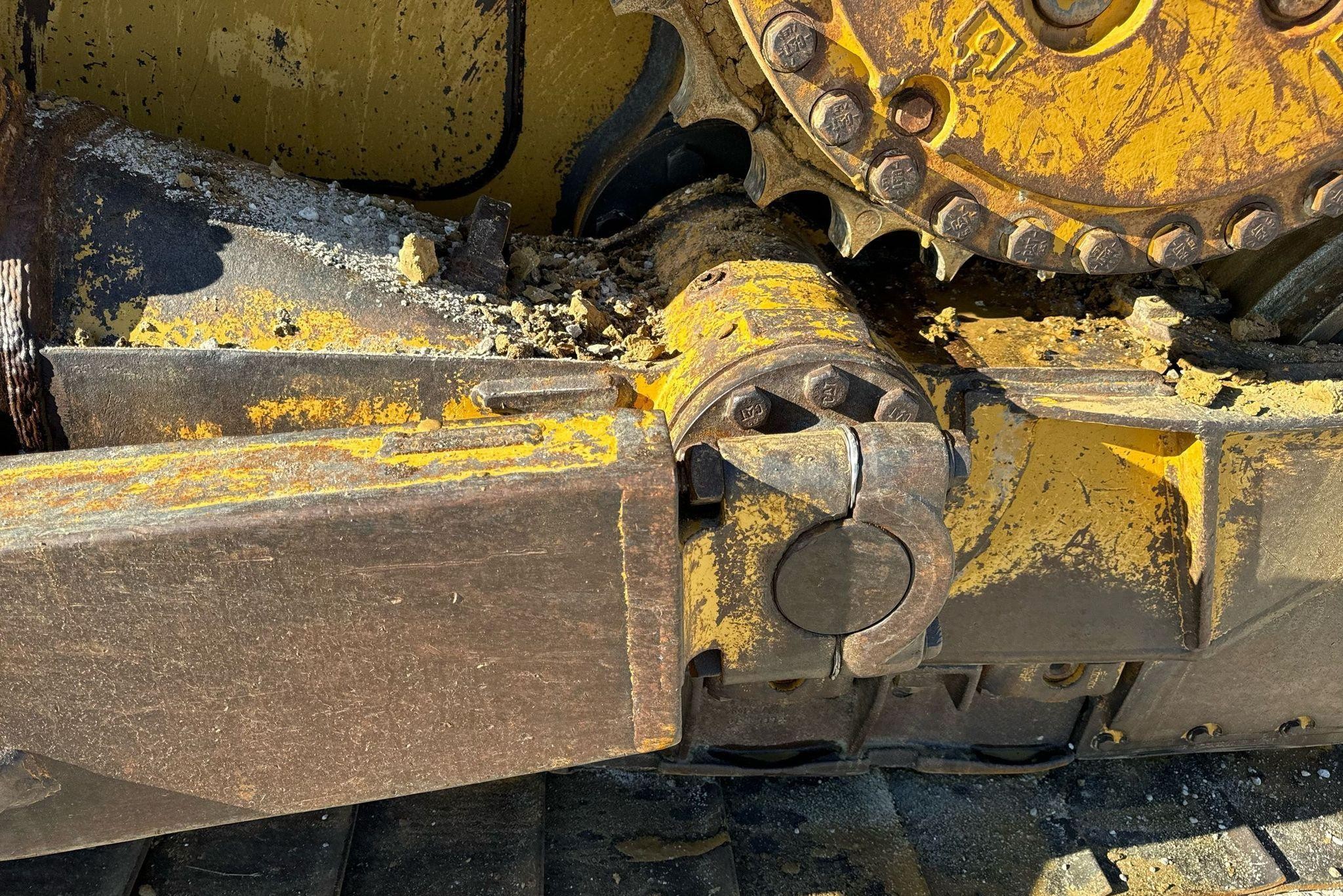 gallery 2011 Caterpillar D6T XL dozer