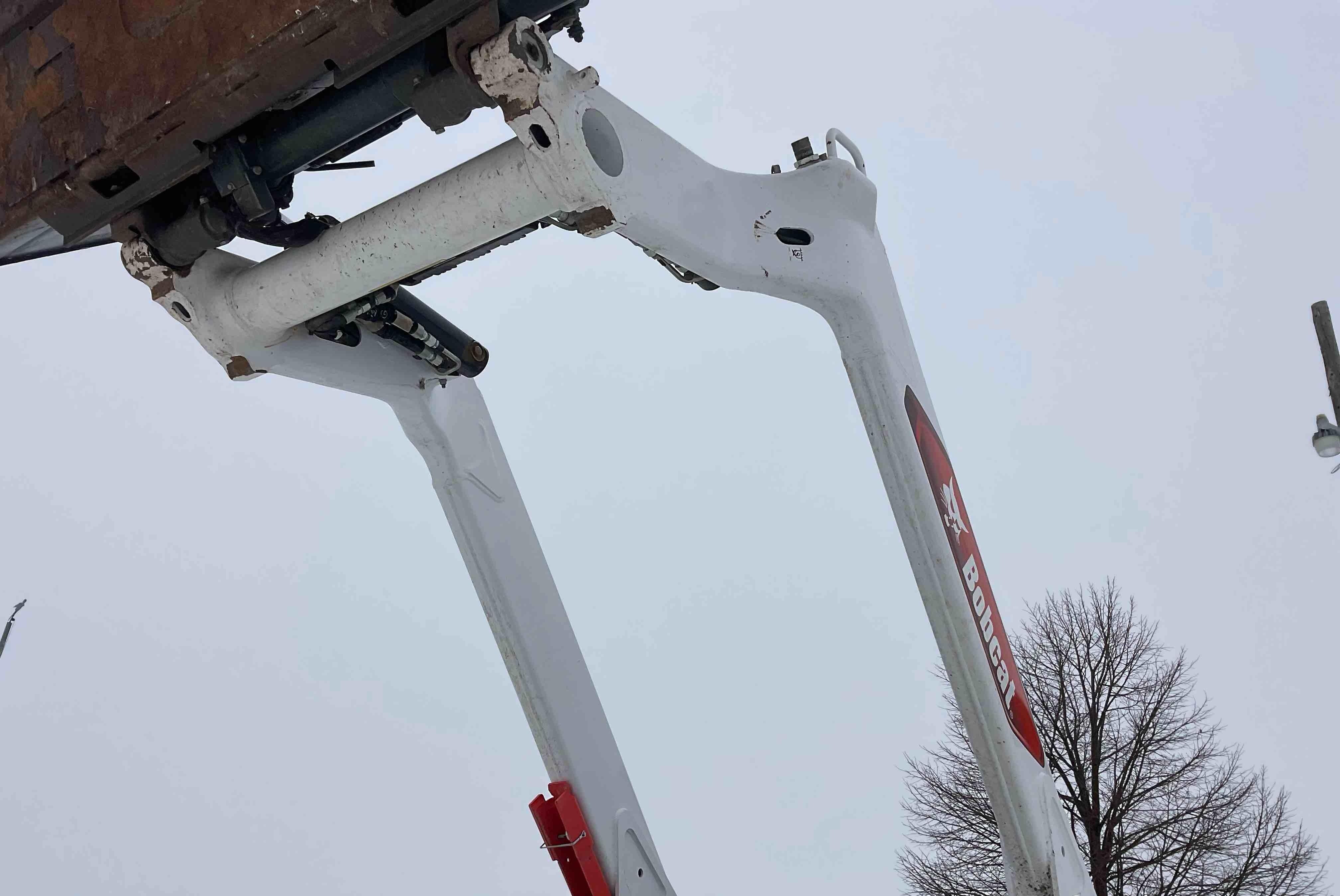 gallery Bobcat T76 R-Series Compact Track Loader