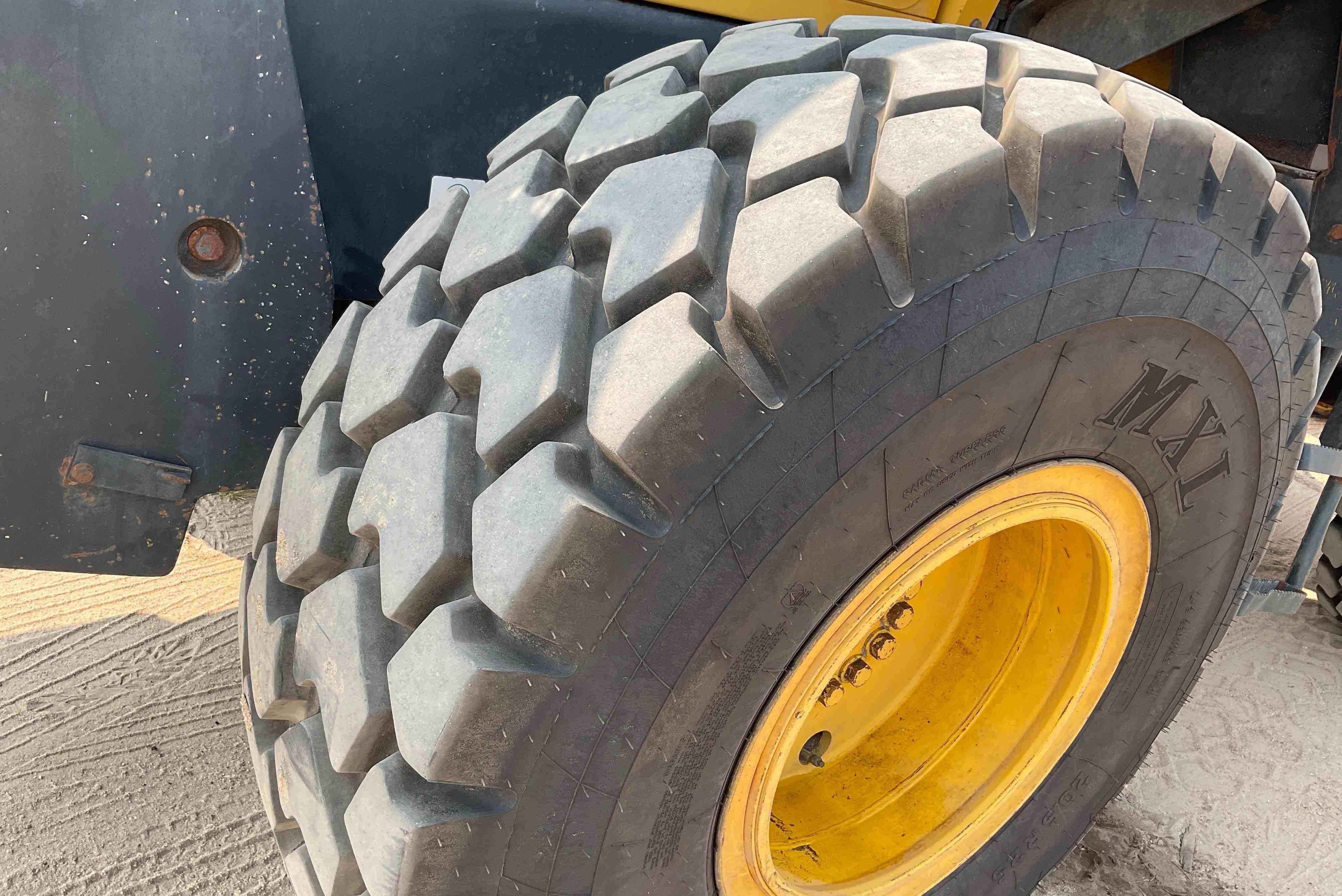 gallery 2008 Komatsu WA320-5L Wheel Loader W/Grapple