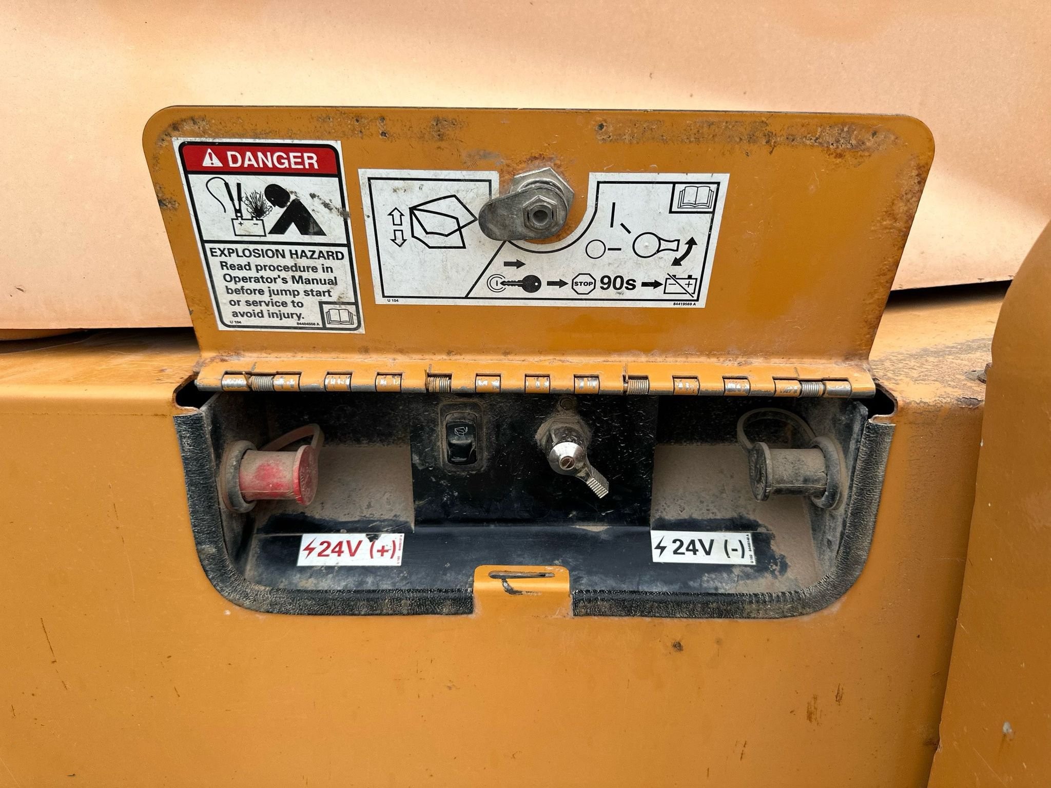 gallery 2011 Case 821F wheel loader