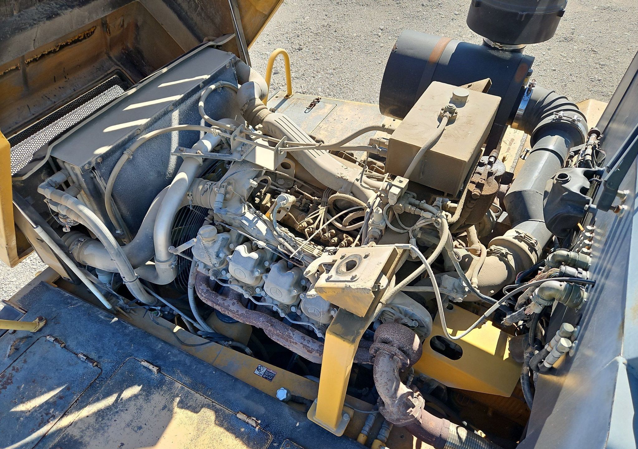 gallery 2000 John Deere 400C haul truck