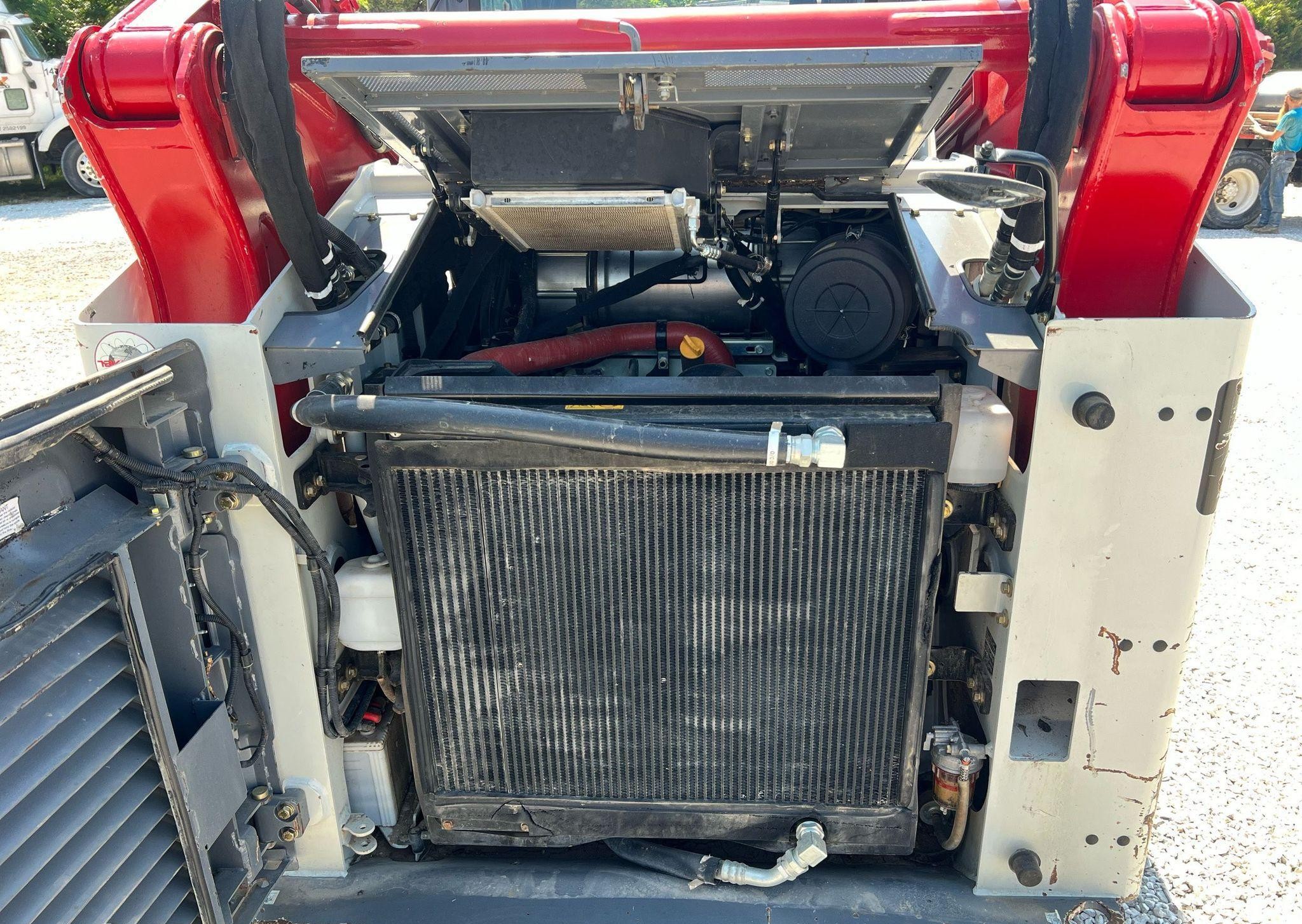gallery 2016 Takeuchi TL12V2 tracked skid steer loader