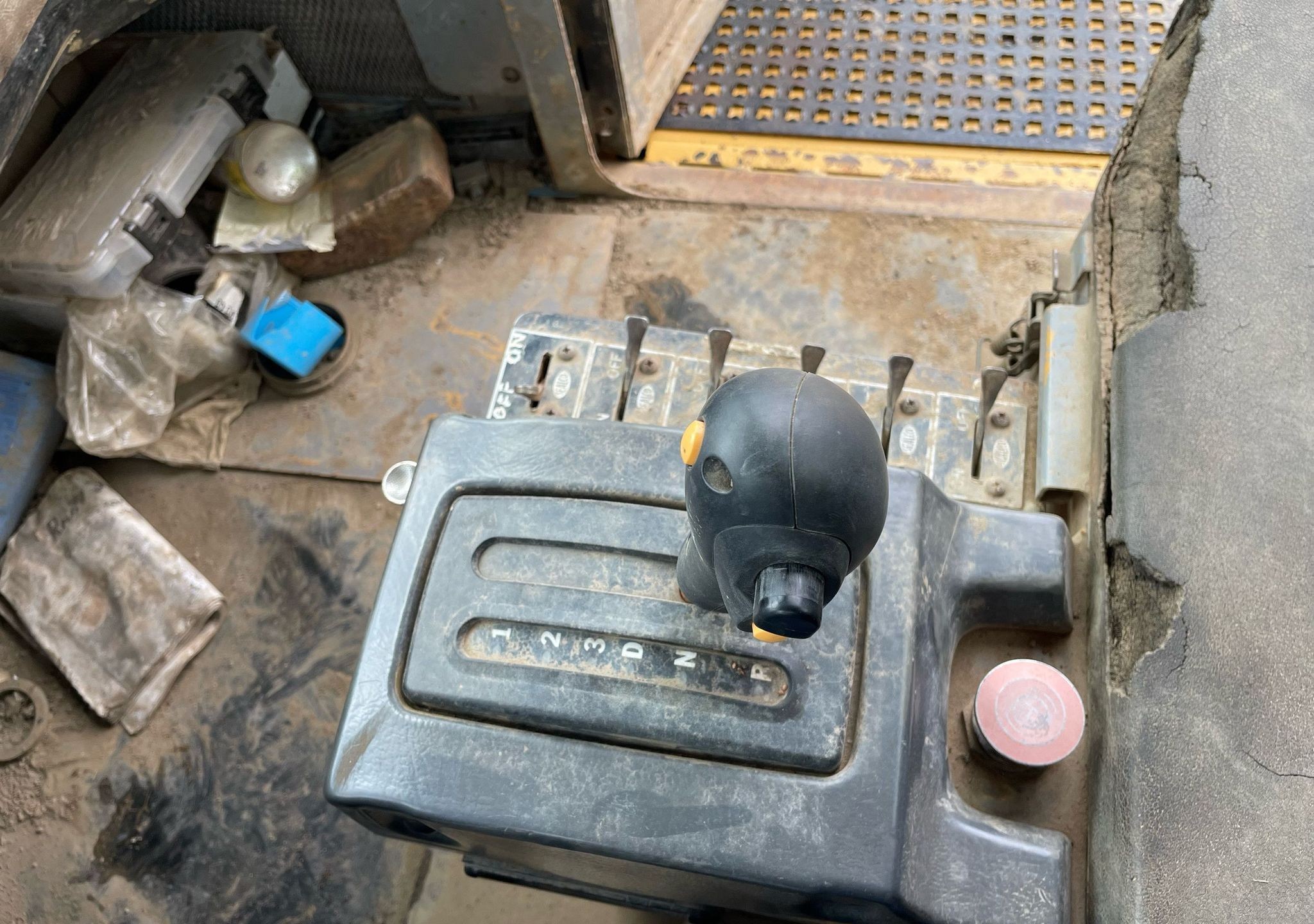 gallery 2000 Caterpillar D300E Series II water wagon