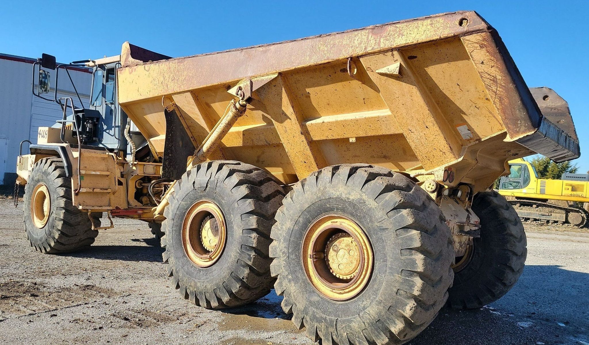 gallery 2001 John Deere 400C haul truck
