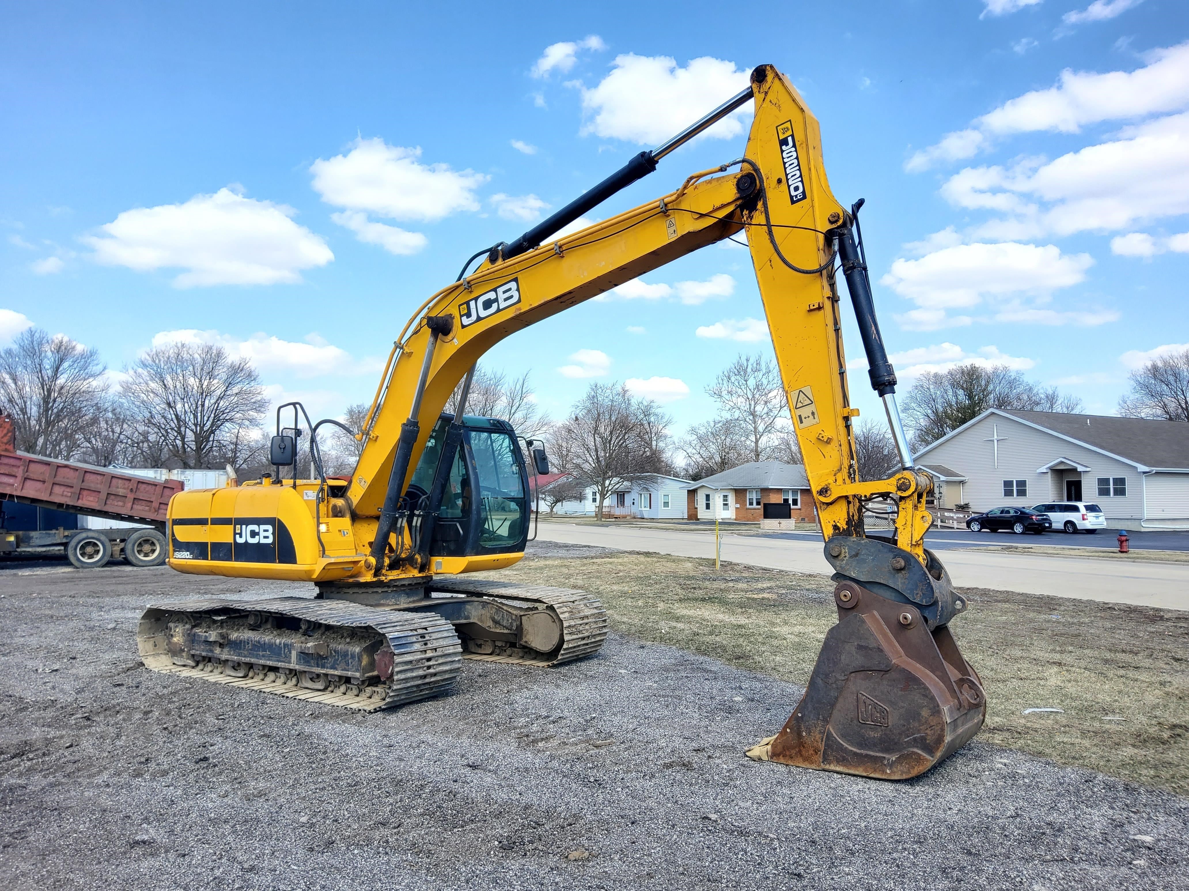 gallery 2011 JCB JS220LC Excavator