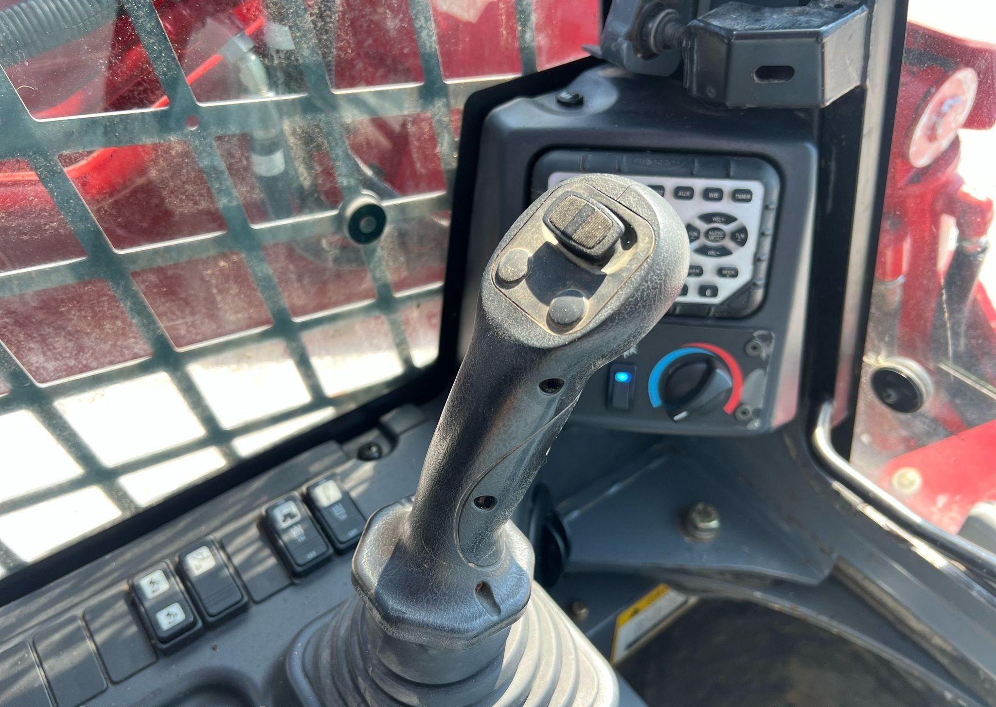gallery 2016 Takeuchi TL12V2 tracked skid steer loader