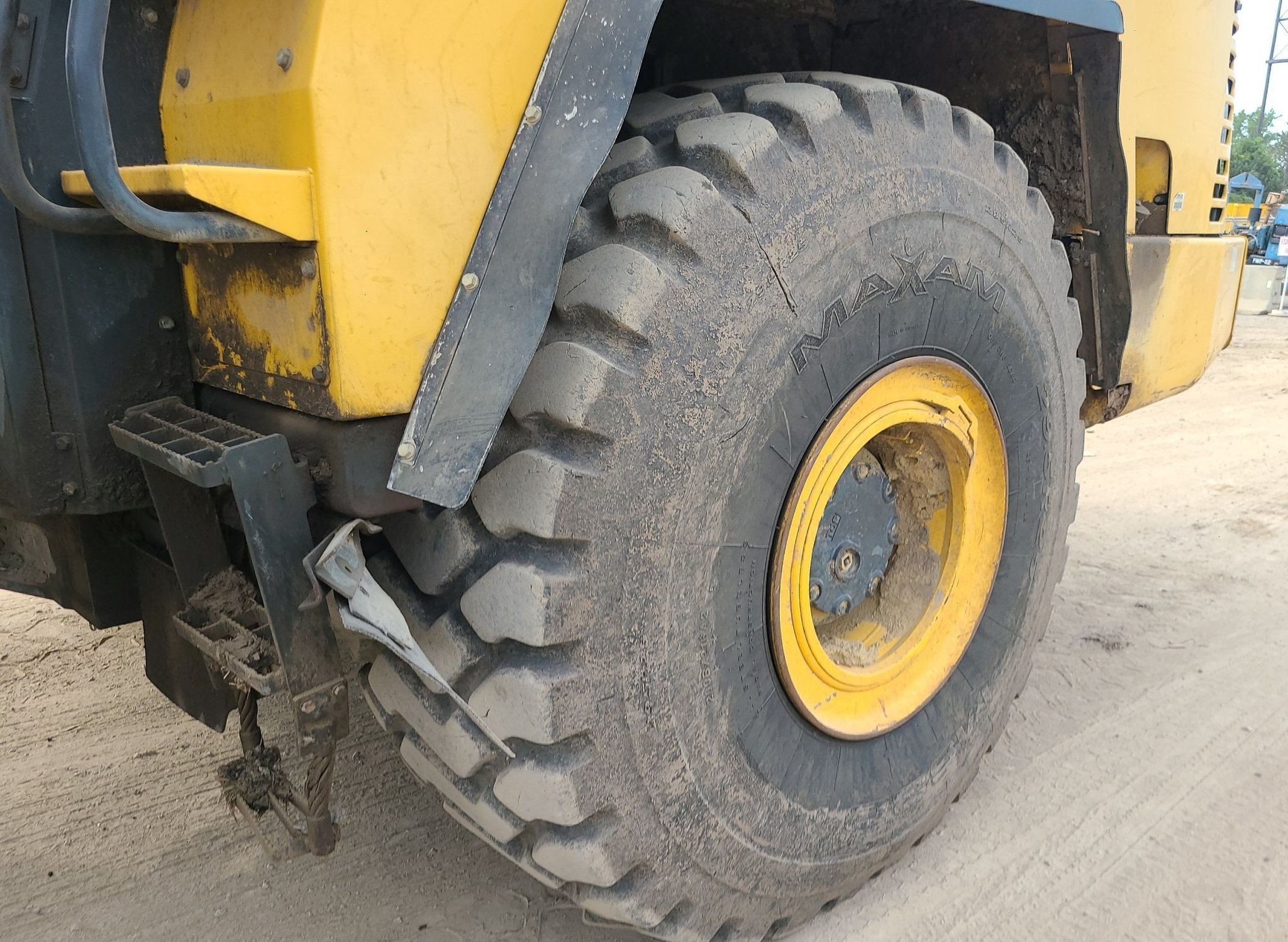 gallery 2013 Komatsu HM400-3 haul truck
