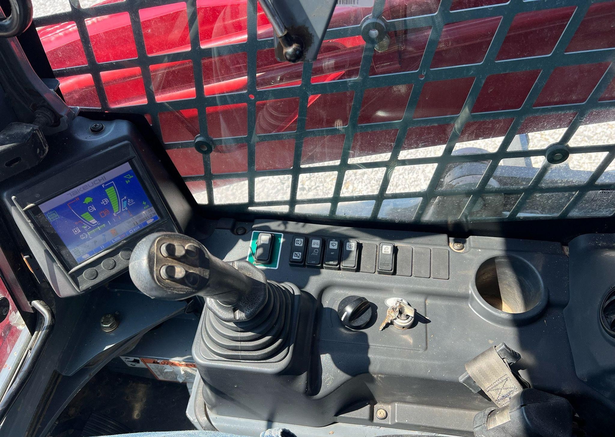 gallery 2016 Takeuchi TL12V2 tracked skid steer loader