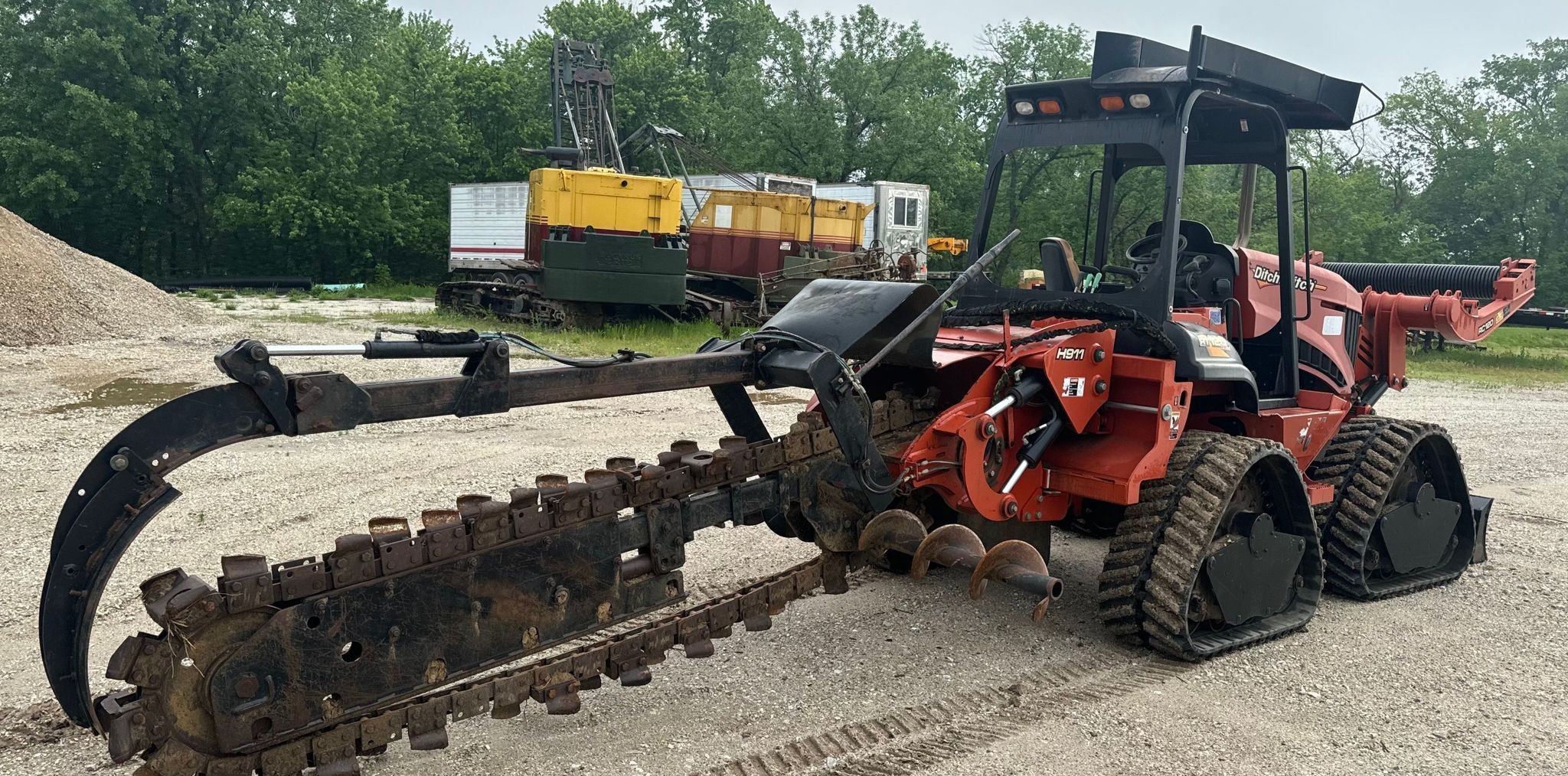 gallery 2013 Ditch Witch RT120 Quad trencher
