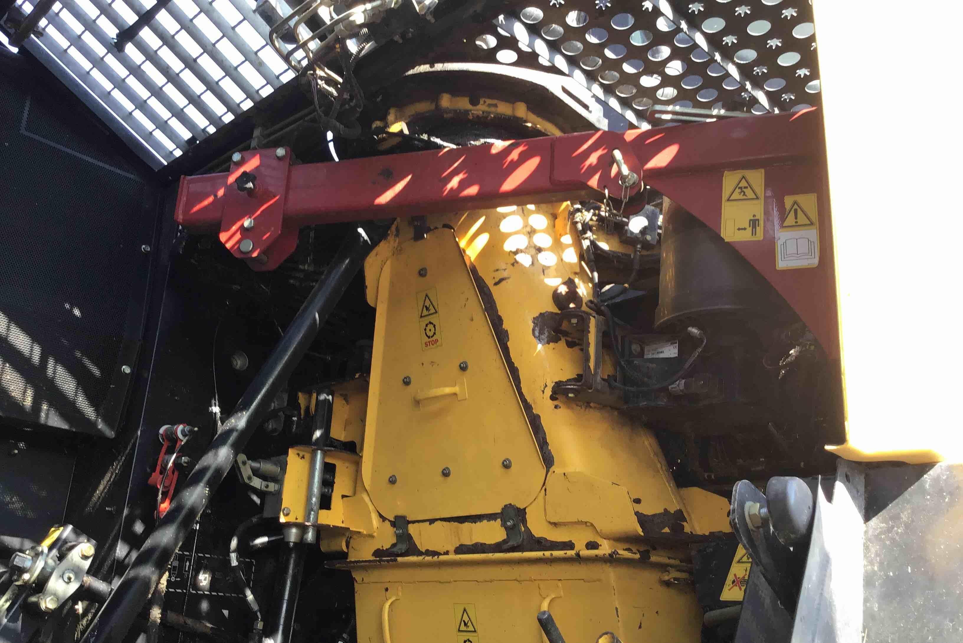 gallery 2016 New Holland FR850 Self-Propelled Forage Harvester