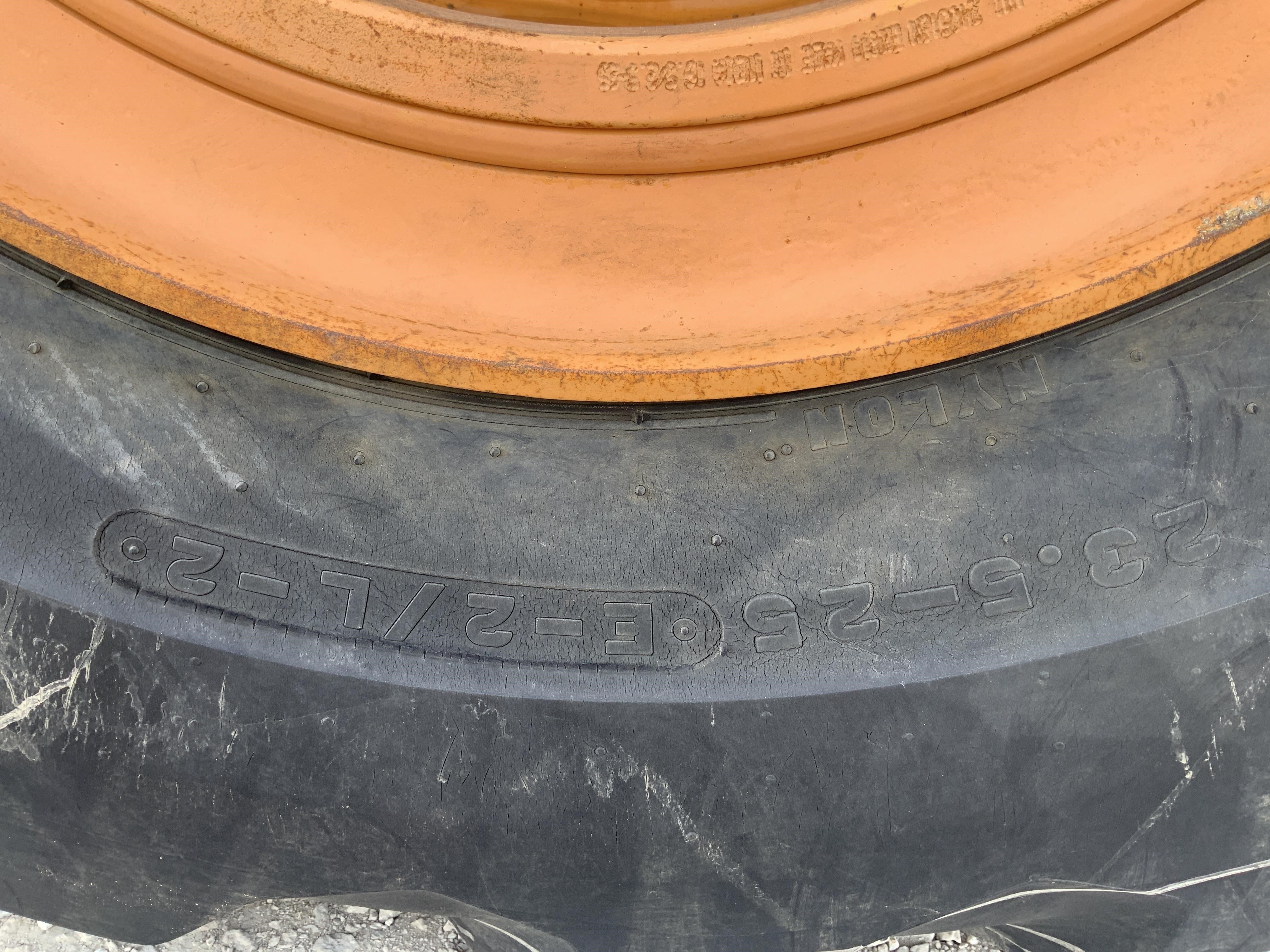 gallery 2013 Case 821F Wheel Loader