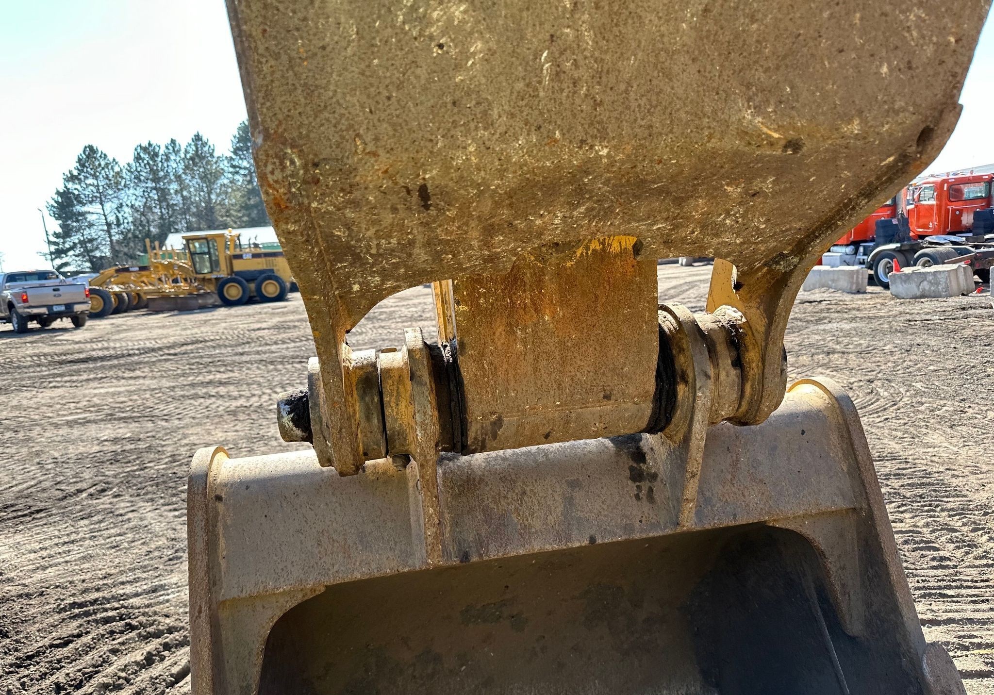 gallery 2015 Caterpillar 323FL excavator