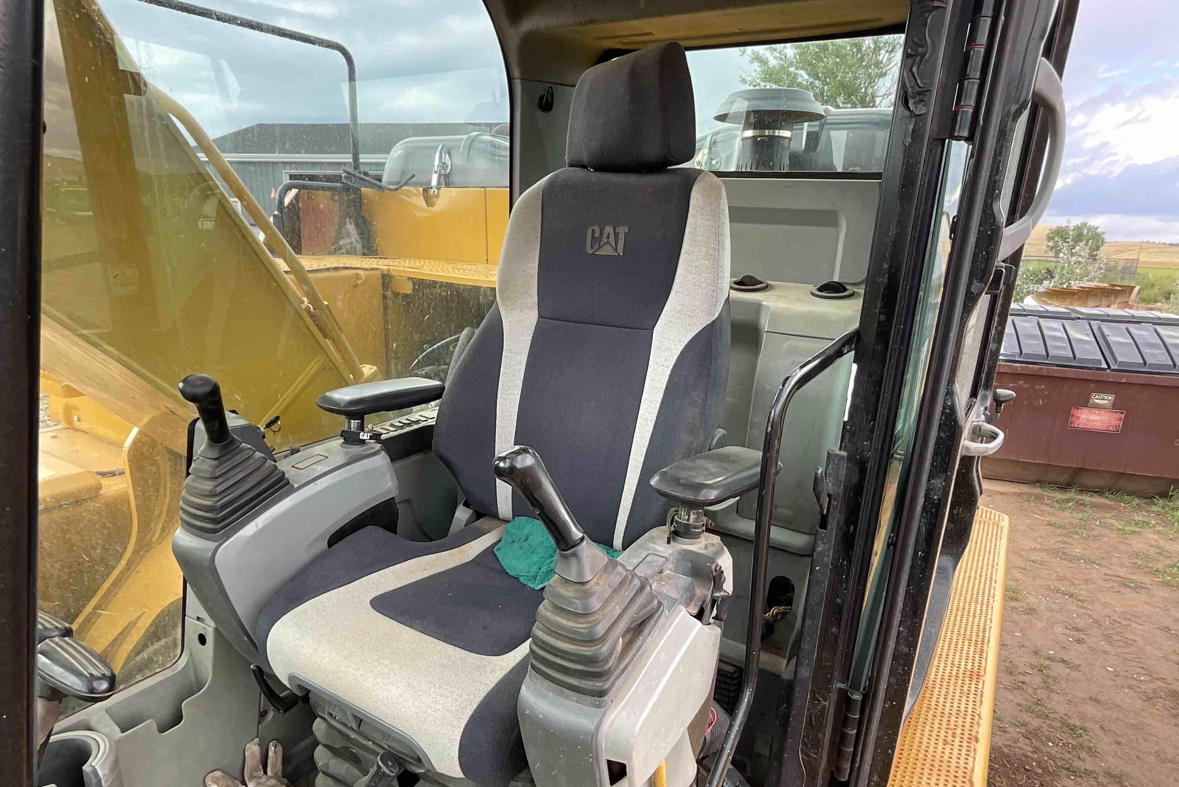 gallery 2017 Caterpillar 320FL Excavator