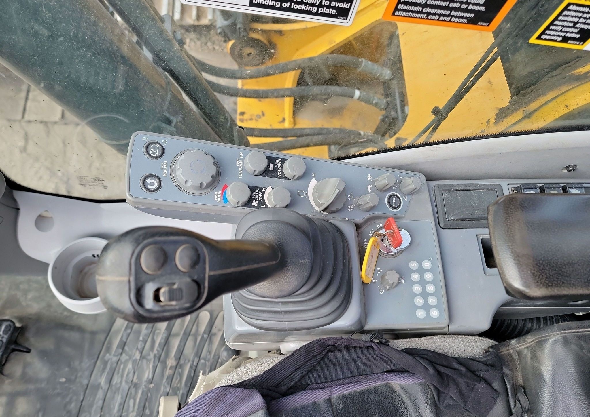 gallery 2018 John Deere 210G LC excavator