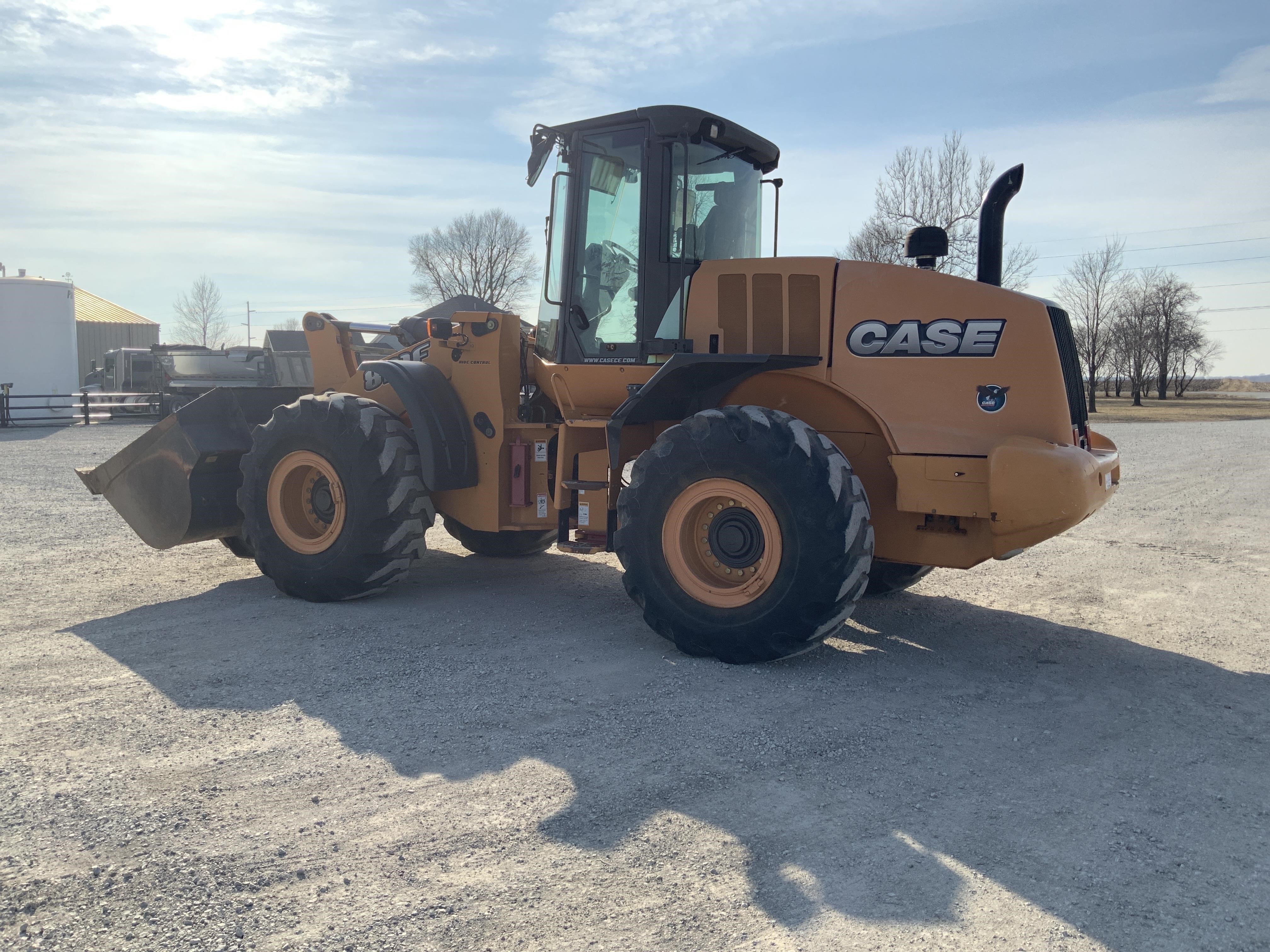 gallery 2013 Case 821F Wheel Loader