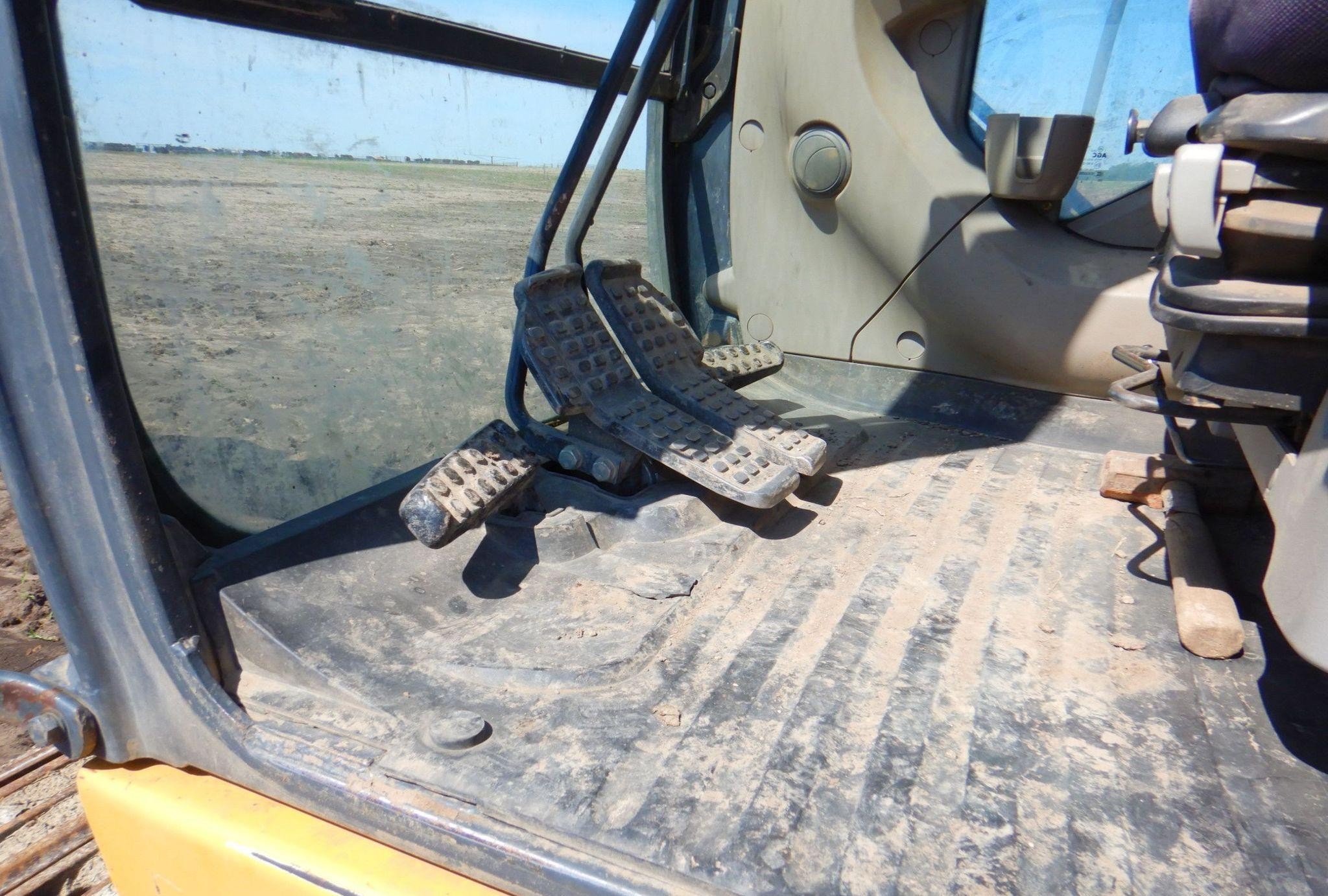 gallery 2011 John Deere 200DLC  excavator