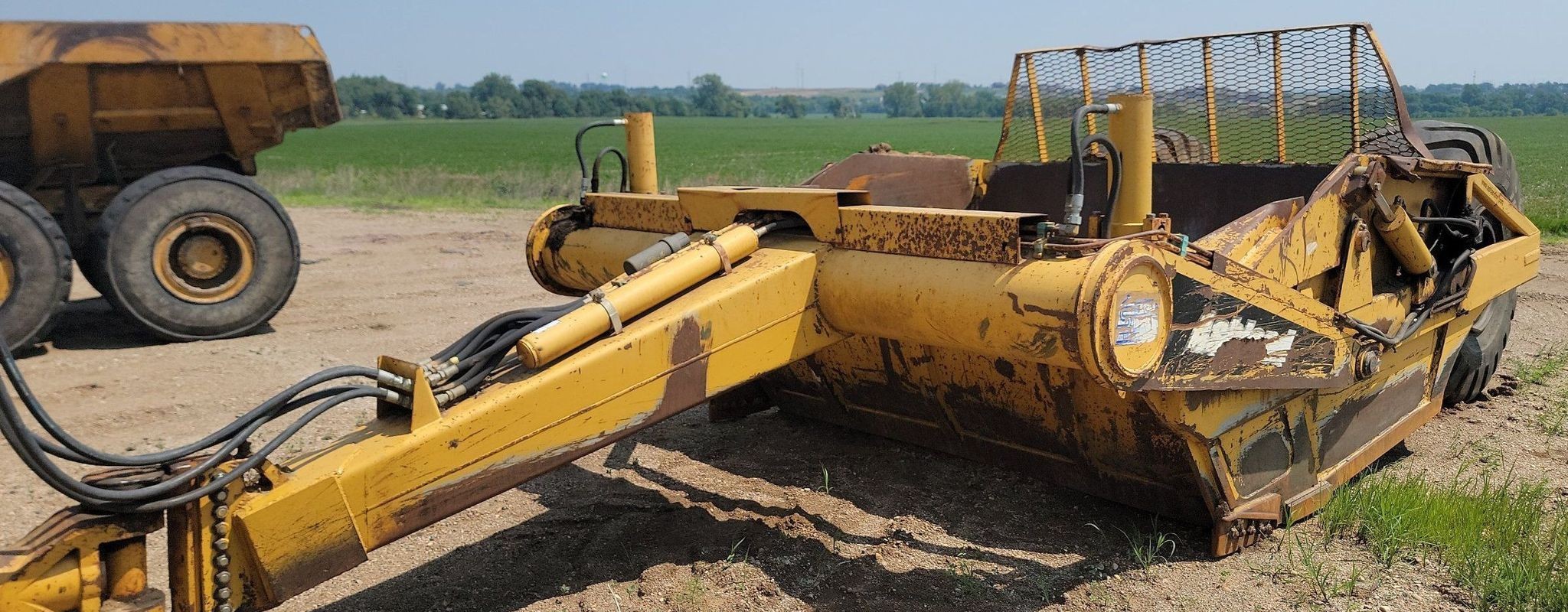 gallery Volvo T450D 4WD scraper tractor