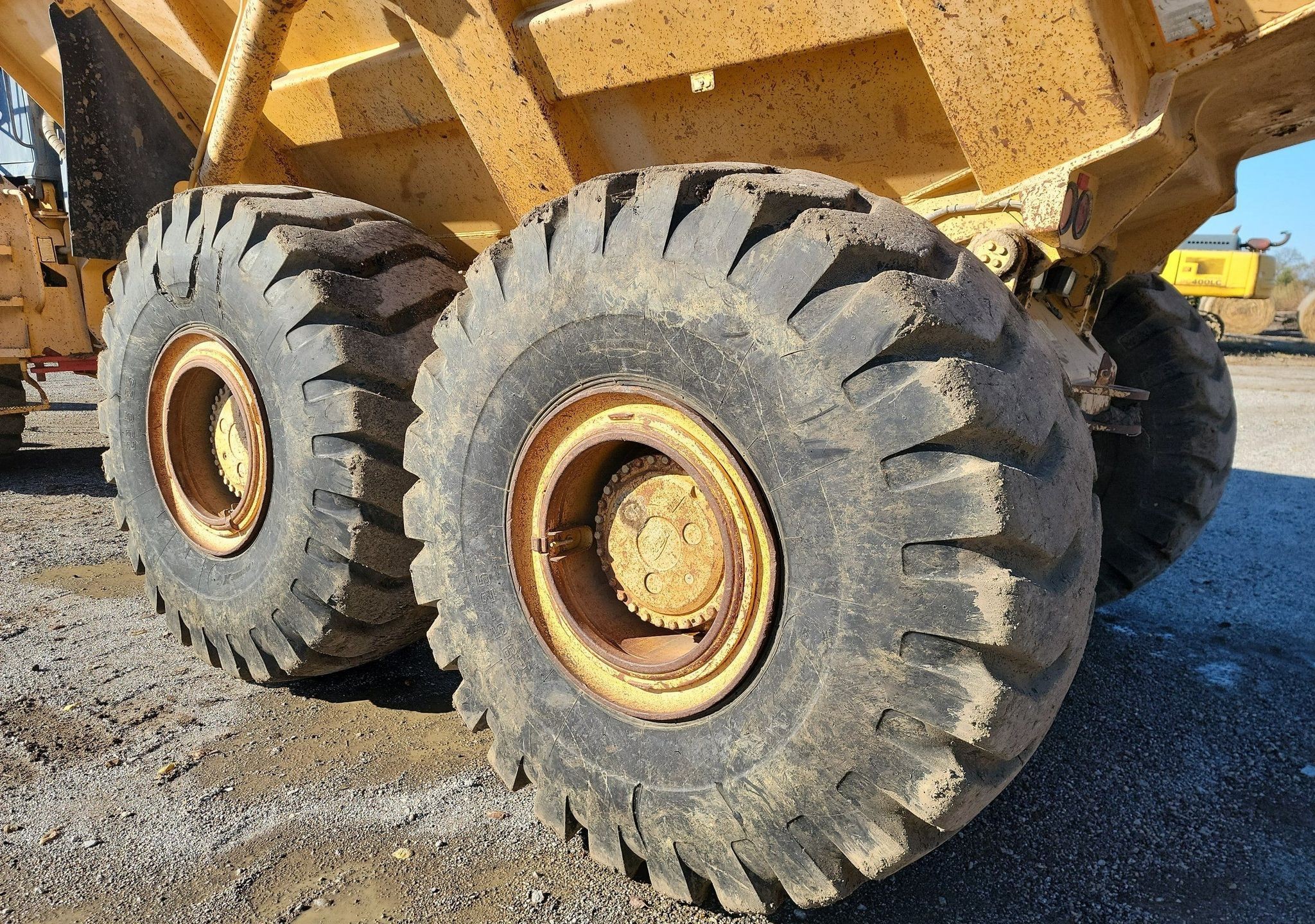 gallery 2001 John Deere 400C haul truck