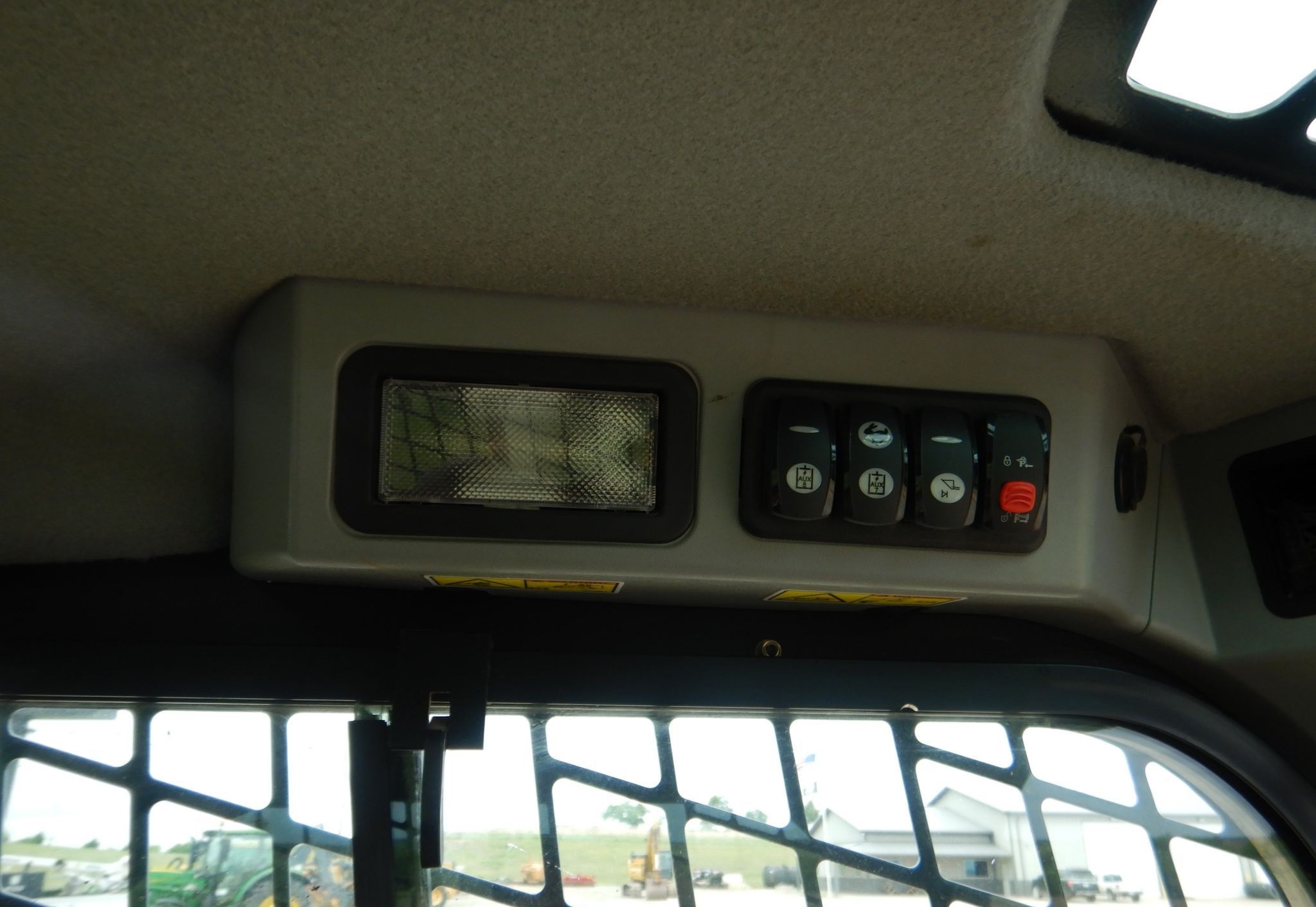 gallery 2018 Caterpillar 299D2 skid steer