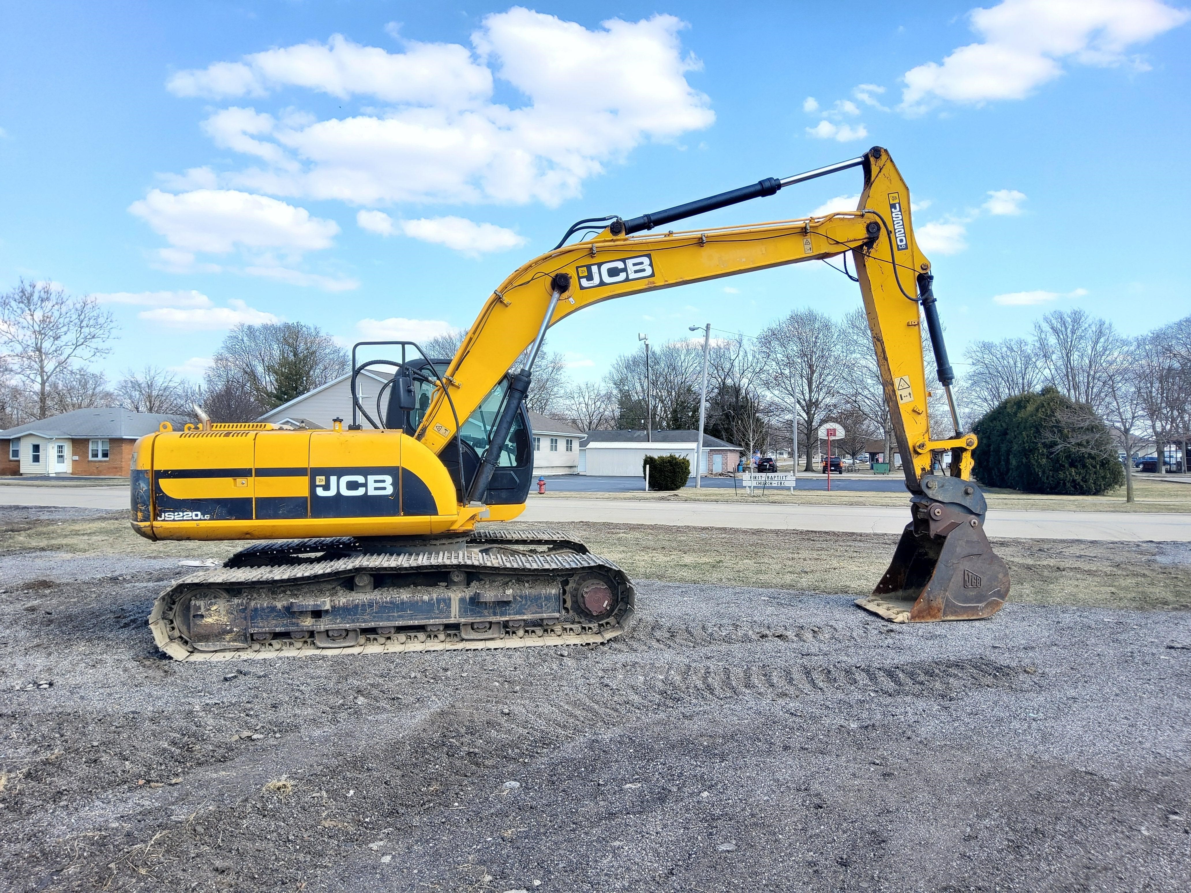 gallery 2011 JCB JS220LC Excavator