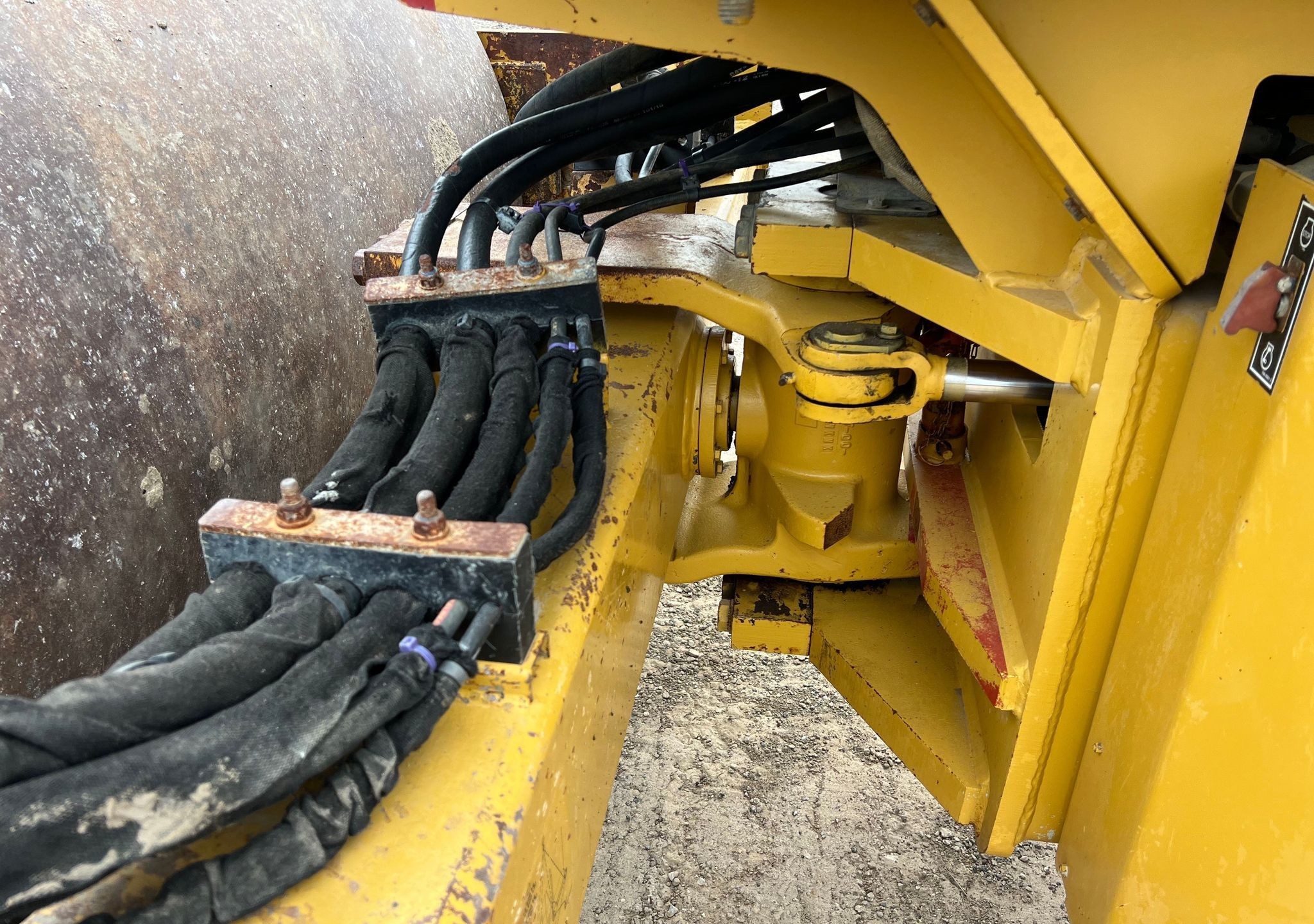 gallery 2008 Caterpillar CS56 single drum vibratory roller