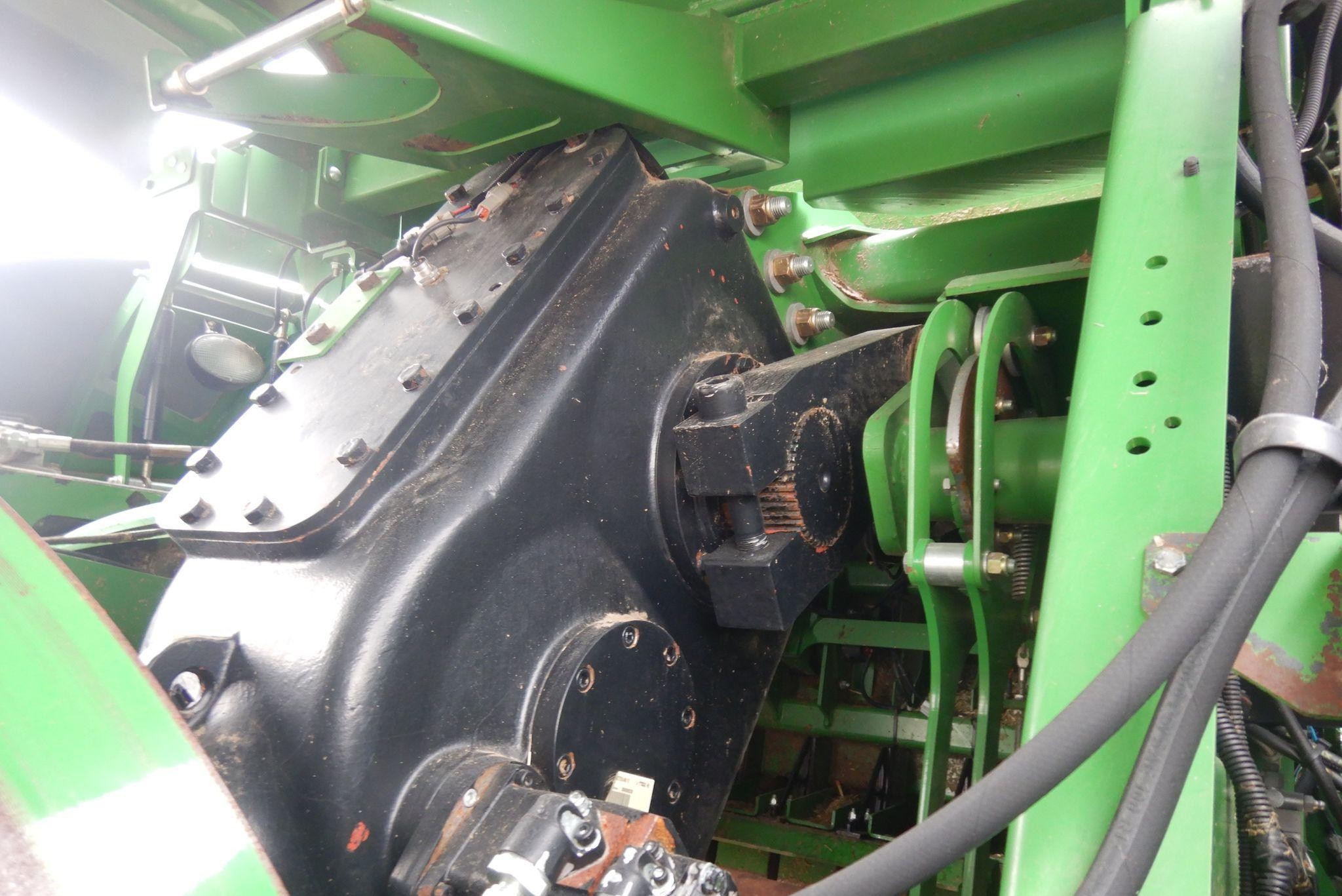 gallery 2016 John Deere L340 square baler
