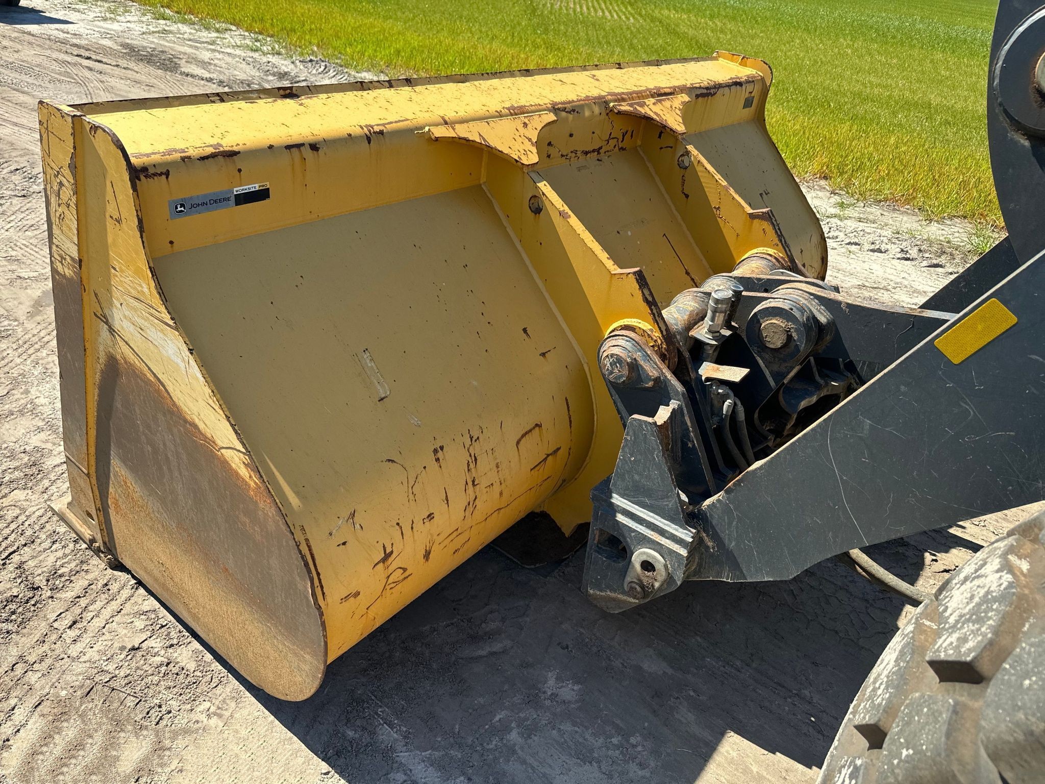 gallery 2014 John Deere 624K wheel loader