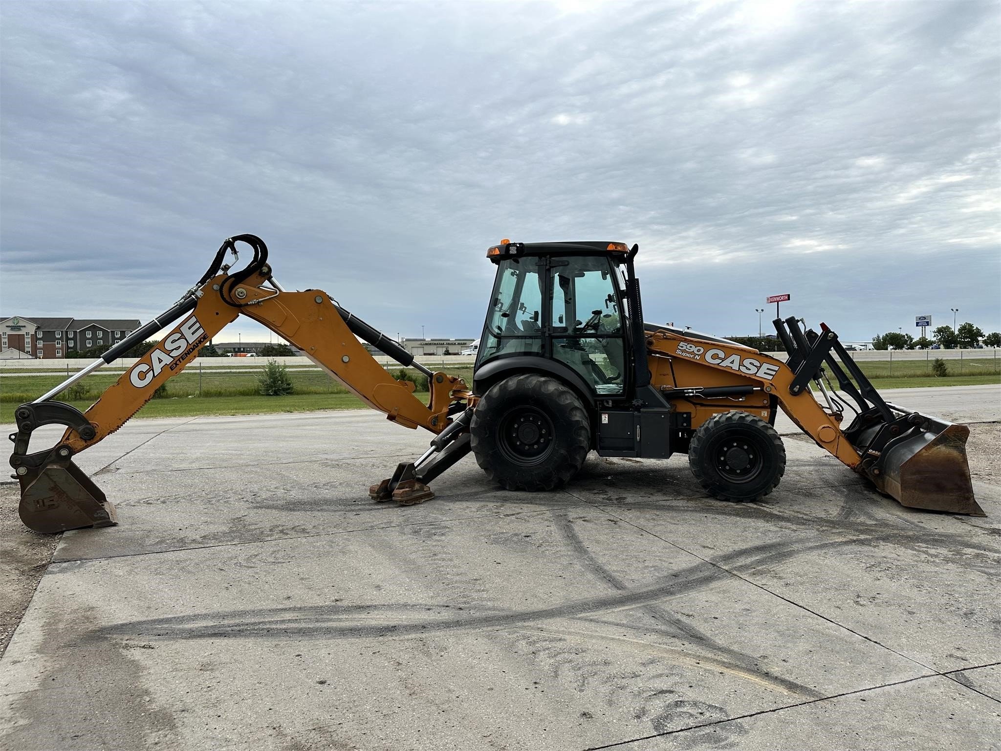 gallery 2019 Case 590SN 4x4 Backhoe Loader